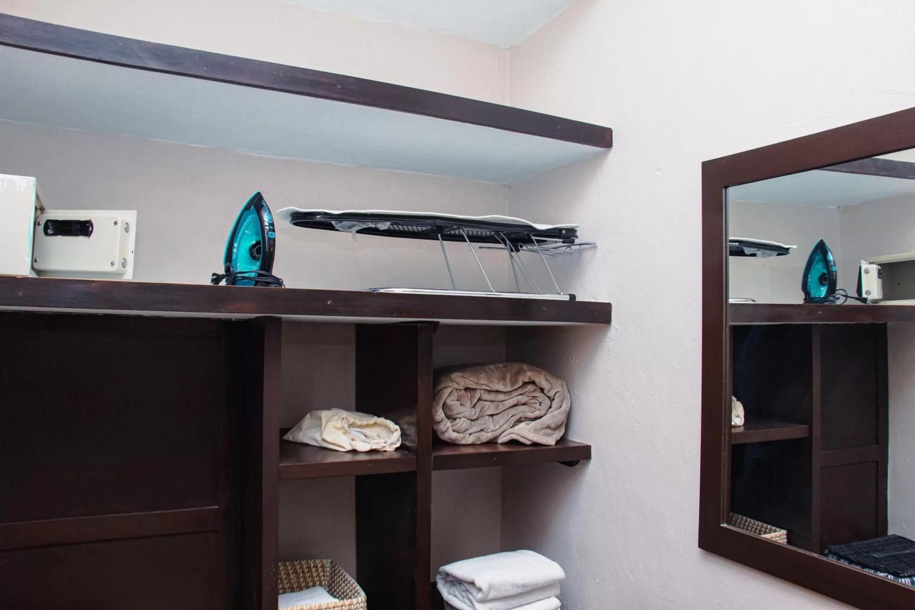 wardrobe in Hotel Marionetas