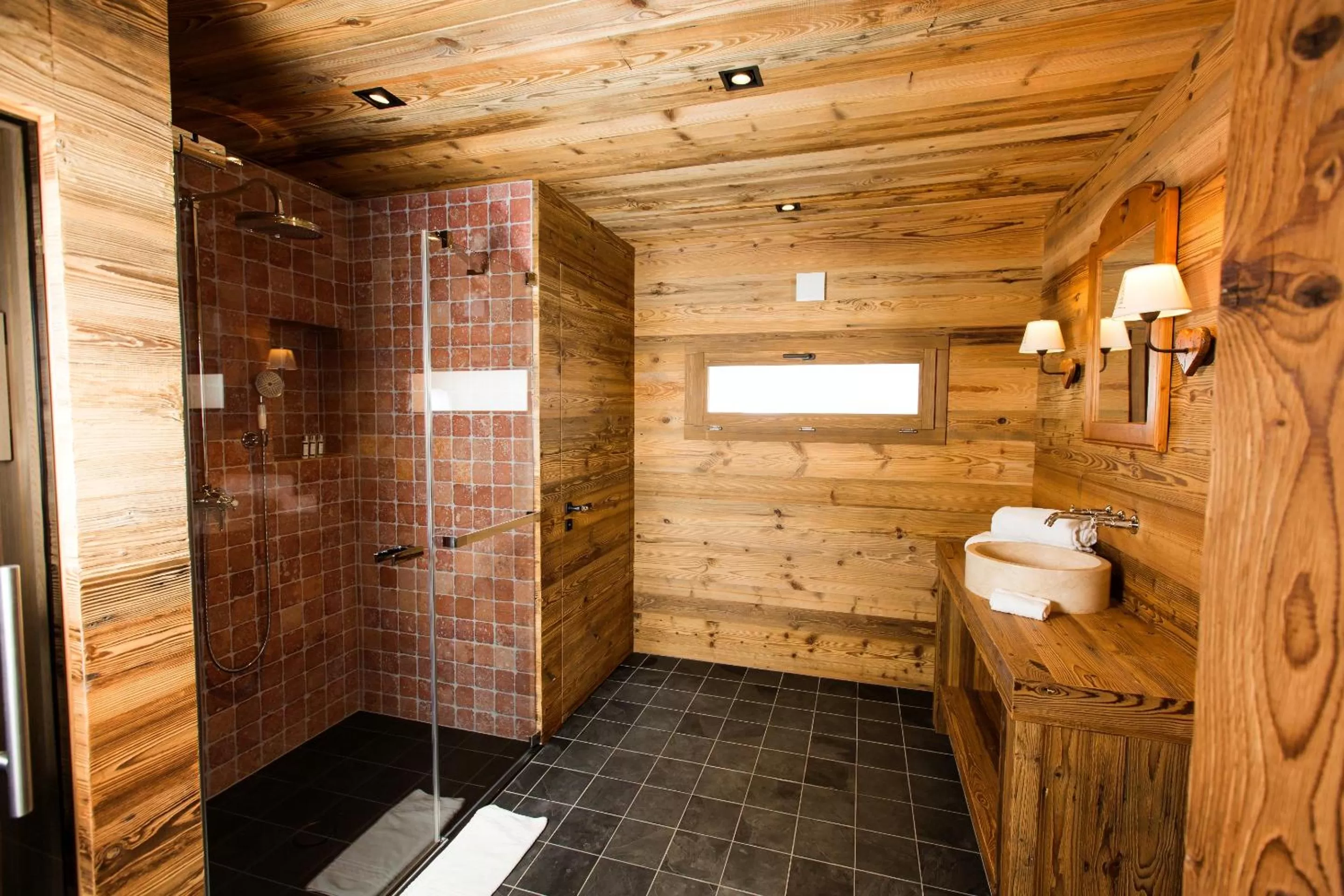 Shower in Whitepod Original