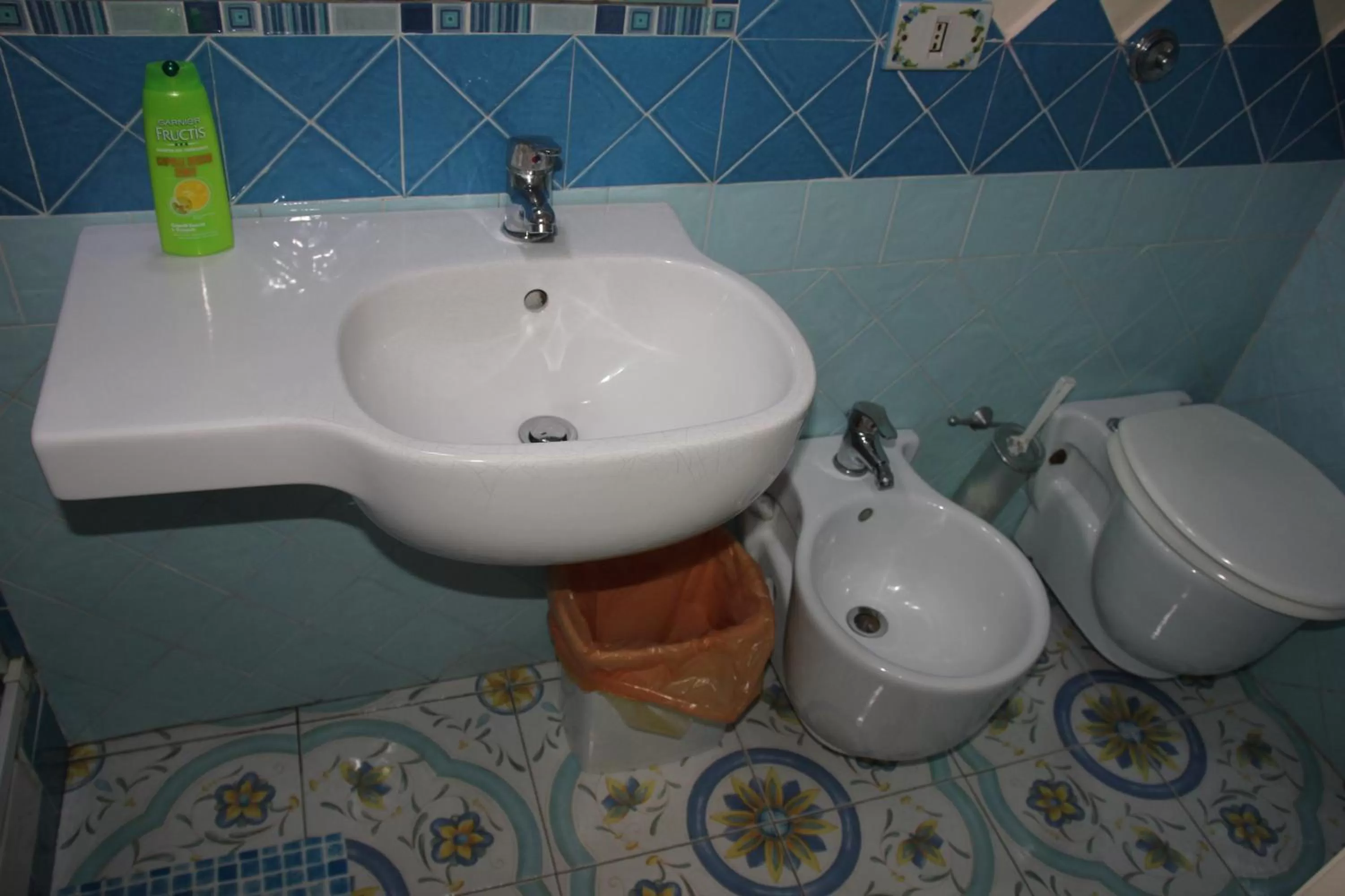 Bathroom in beb rosy central station