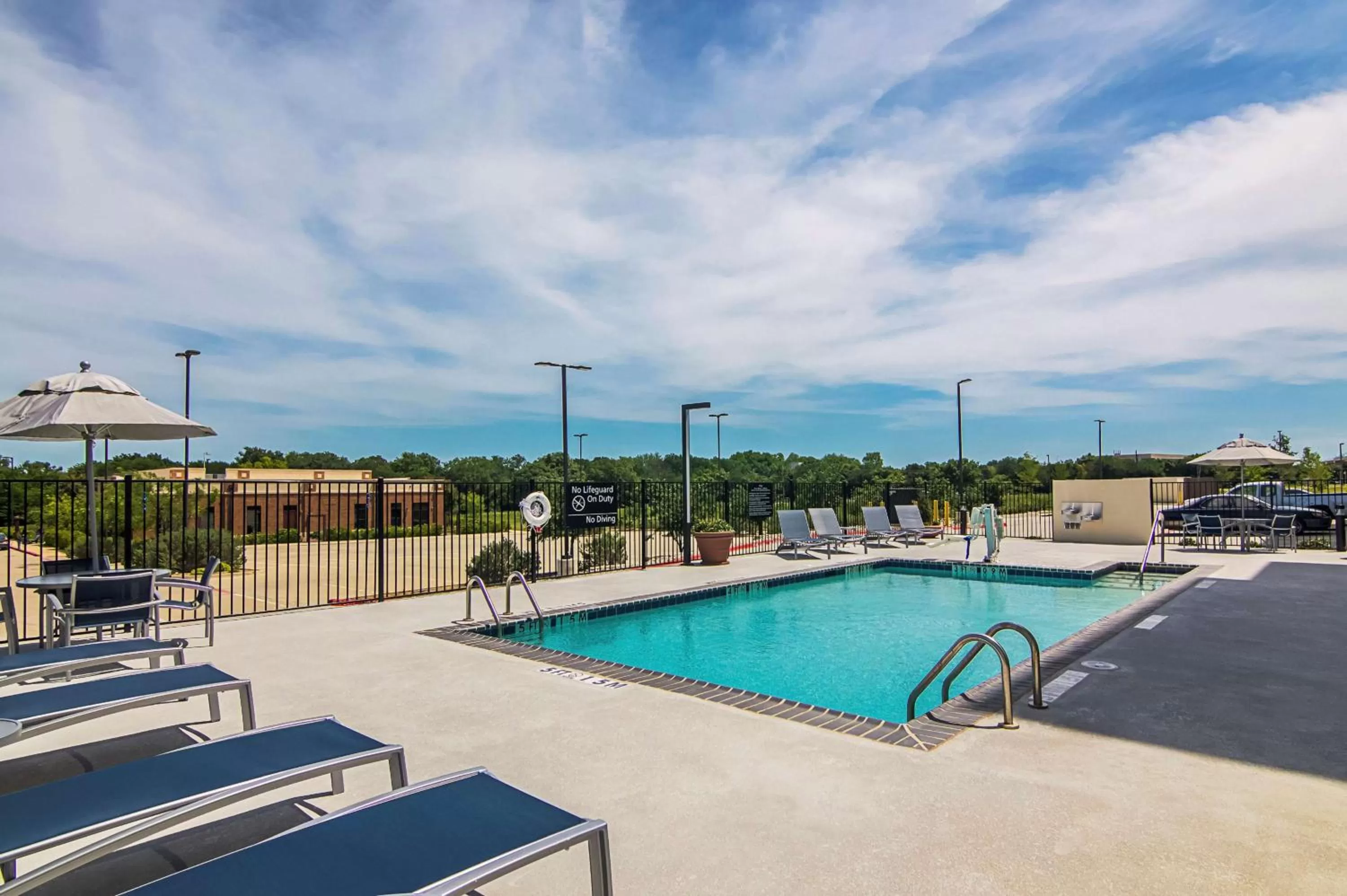 Pool view in Hampton Inn & Suites-Dallas/Richardson