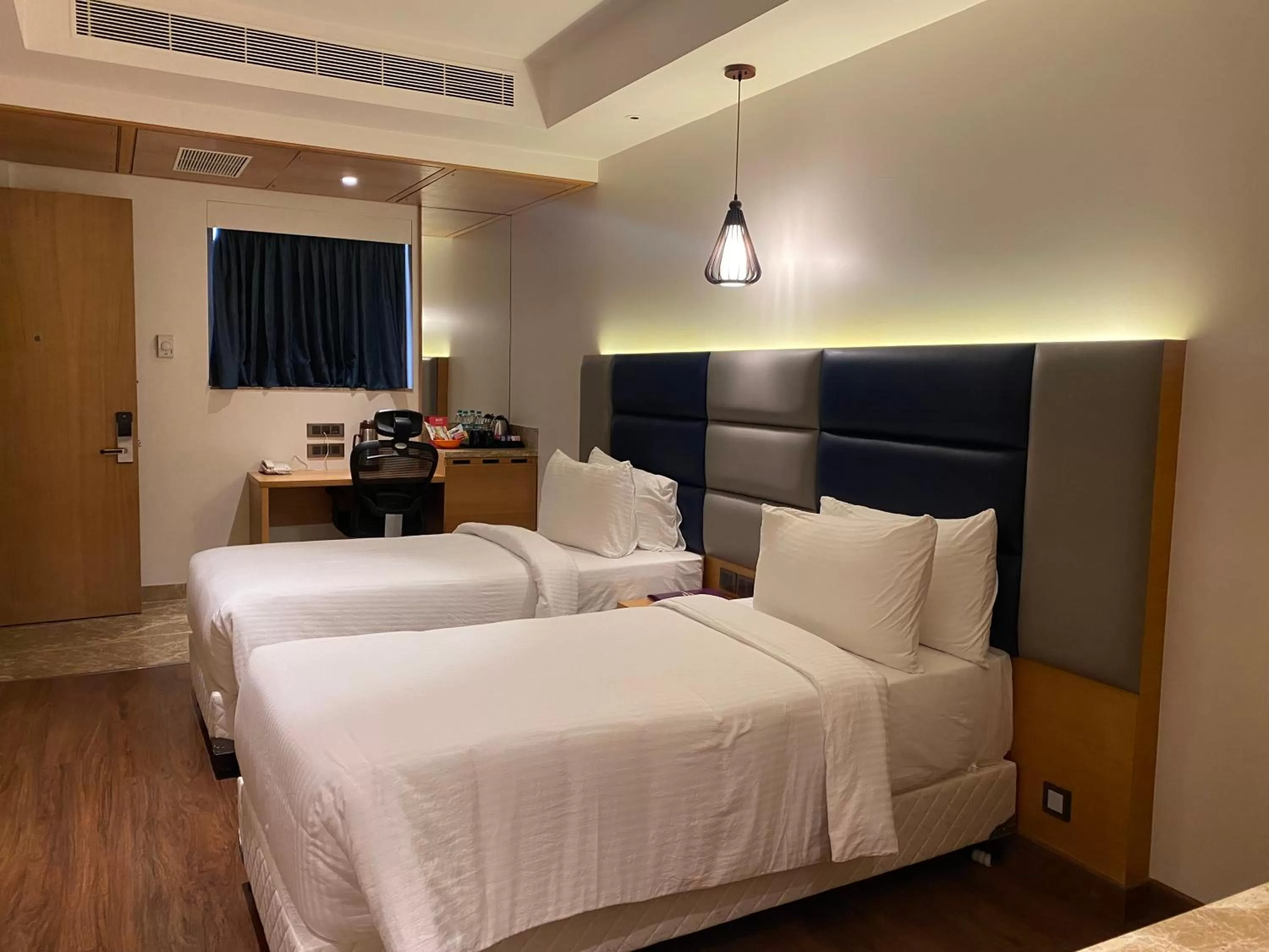 Bedroom, Bed in SRM Hotel Maraimalai Nagar Chennai