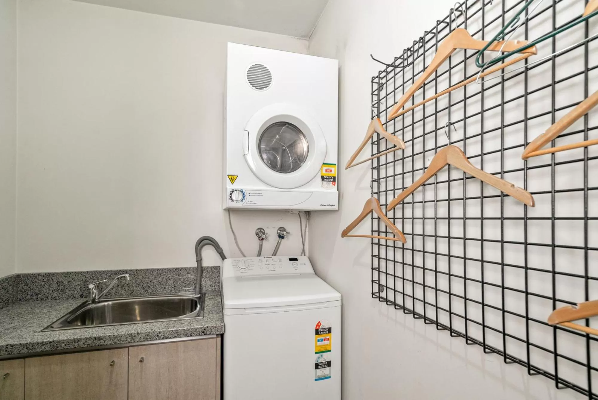 laundry, Kitchen/Kitchenette in Alpine Woodsmoke Apartments