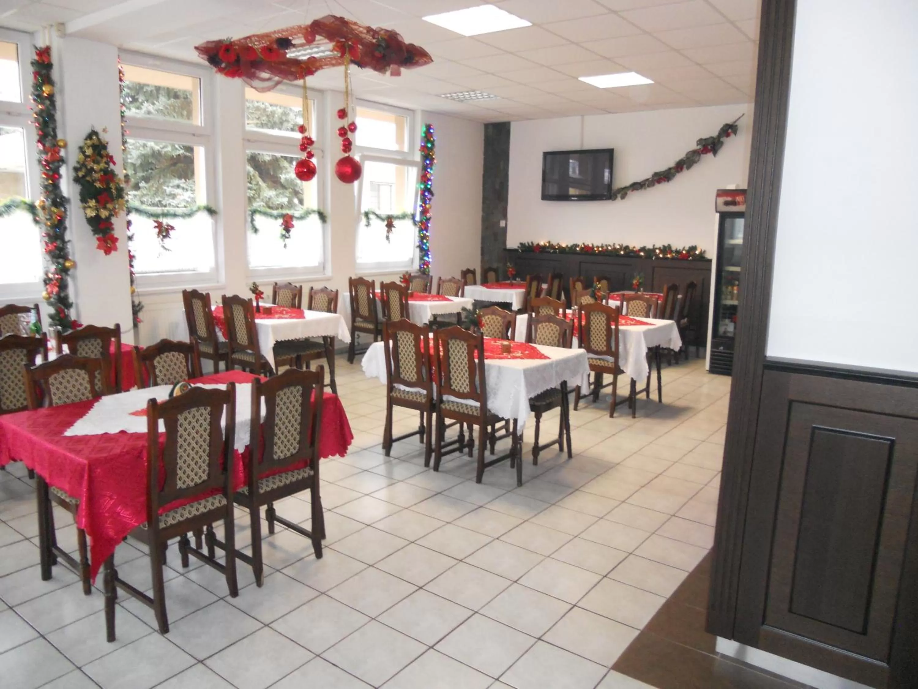 Restaurant/places to eat in Motel Madona