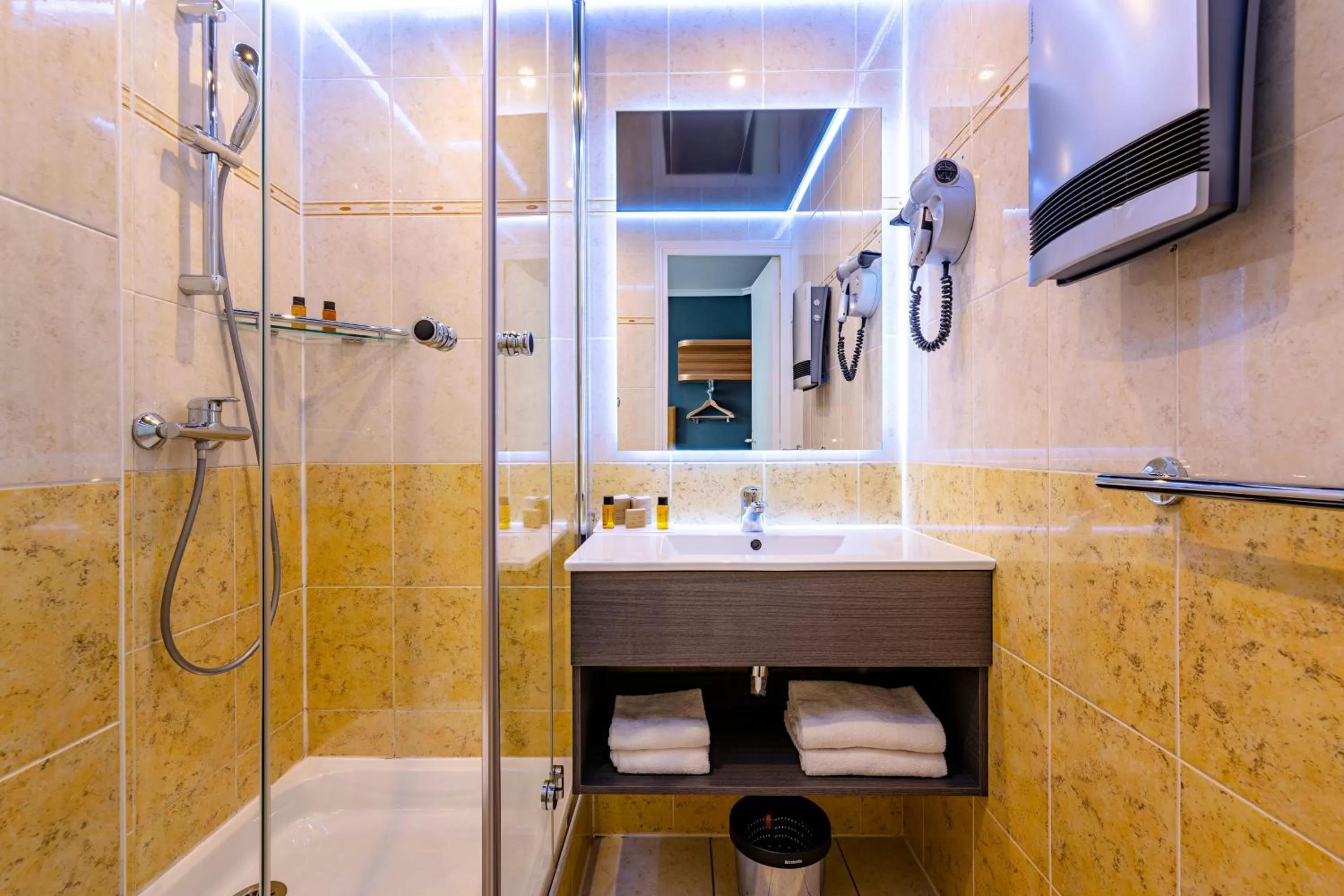 Shower in Hotel Residence Europe & Spa