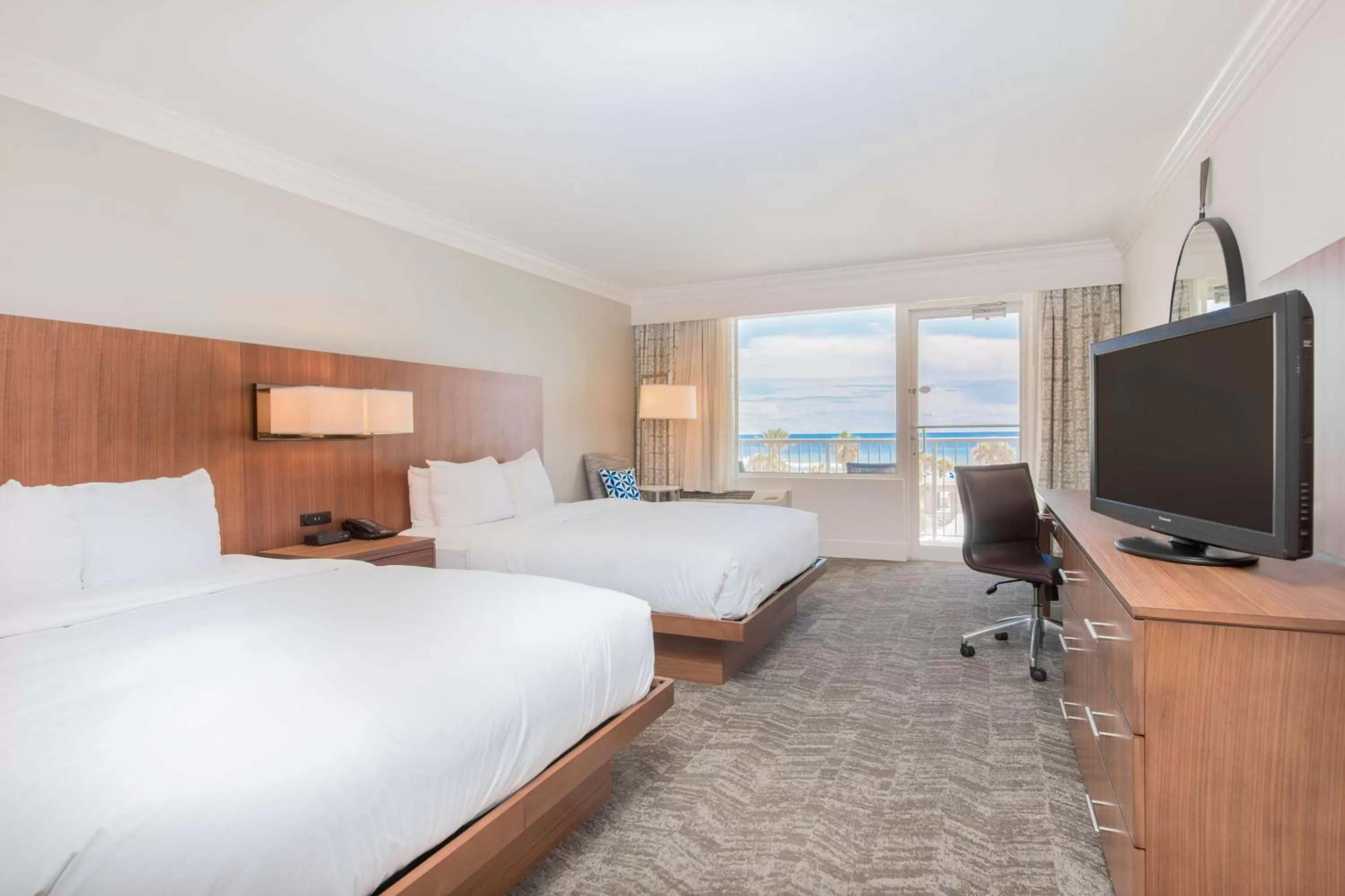 Bedroom, Bed in Hilton Pensacola Beach