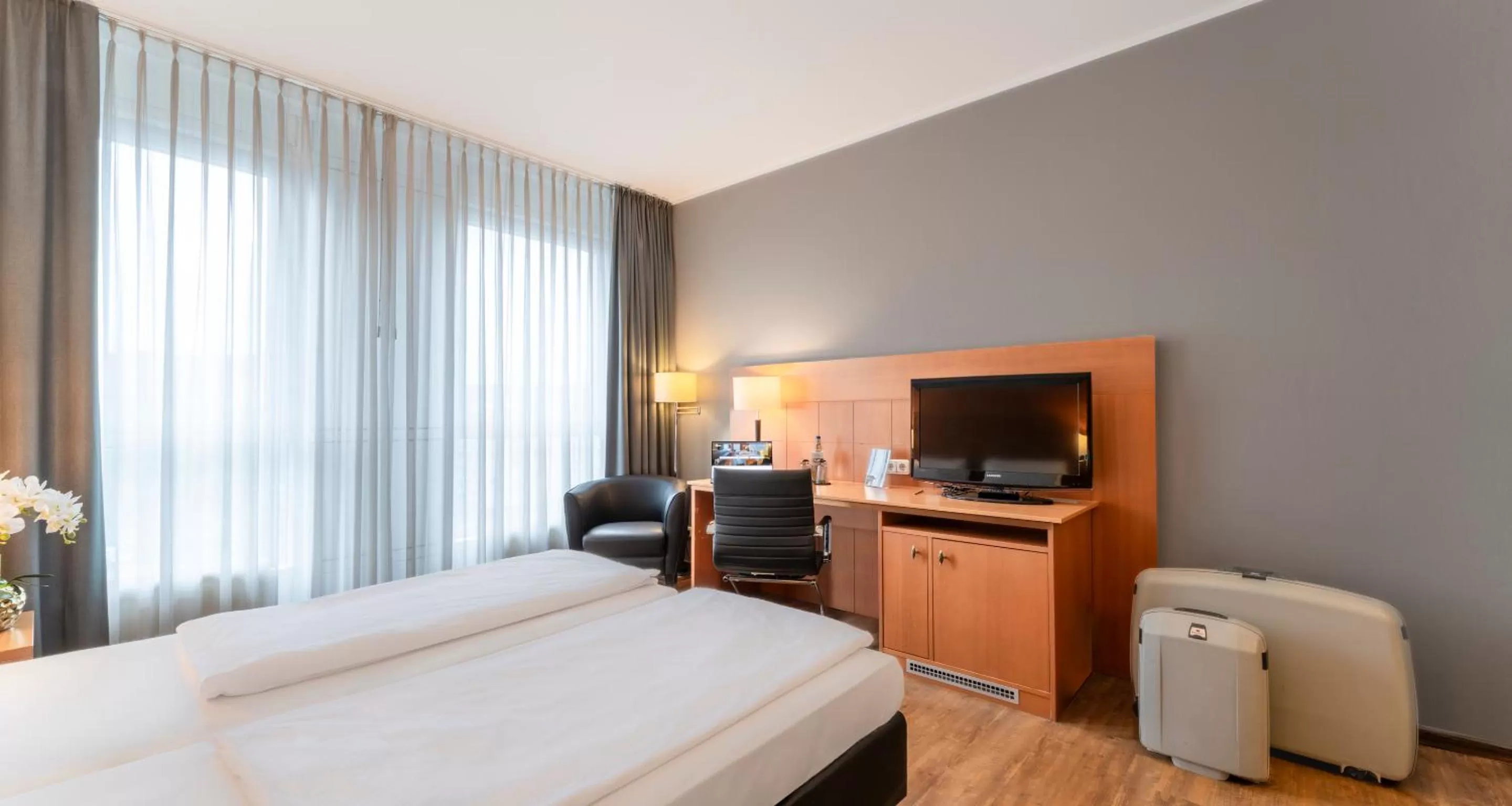 Photo of the whole room, Bed in PLAZA Premium Köln