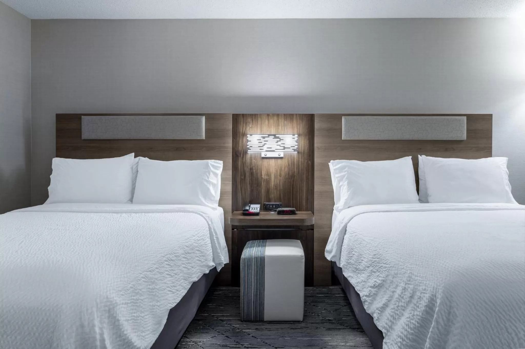 Photo of the whole room, Bed in Holiday Inn Express Hotel & Suites-St. Paul by IHG