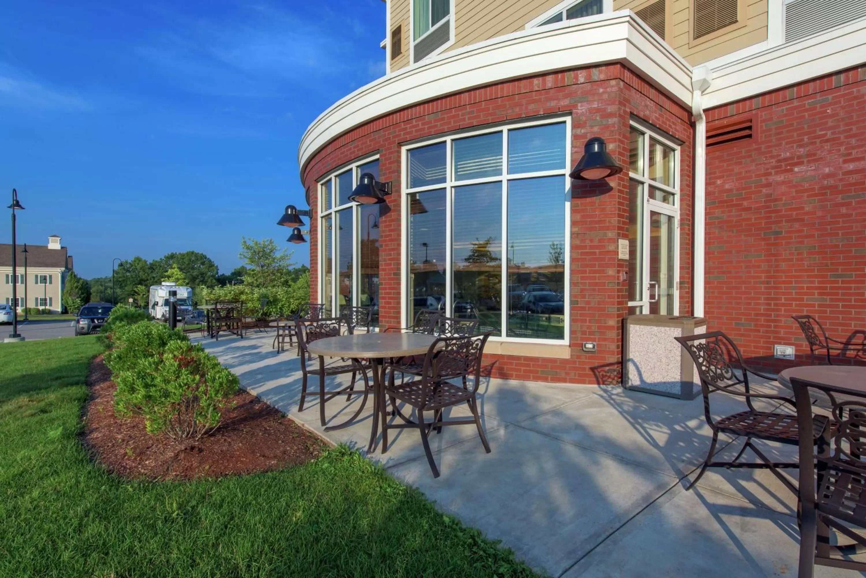 Patio in Hilton Garden Inn Devens Common
