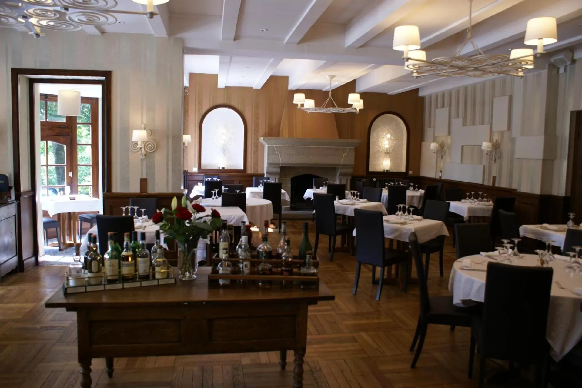 Restaurant/places to eat in Logis Hotel Du Chateau