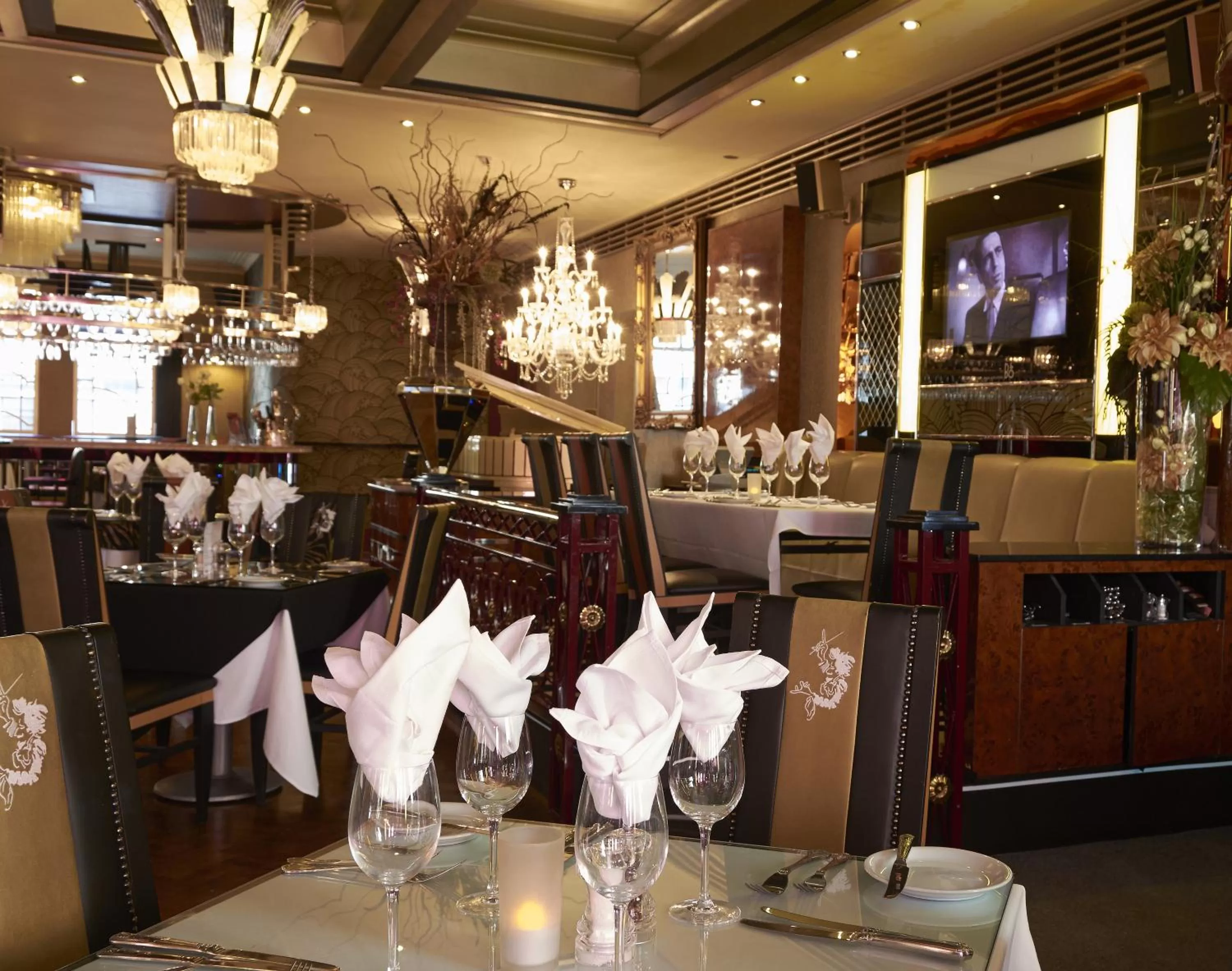 Restaurant/places to eat in Earl Of Doncaster Hotel