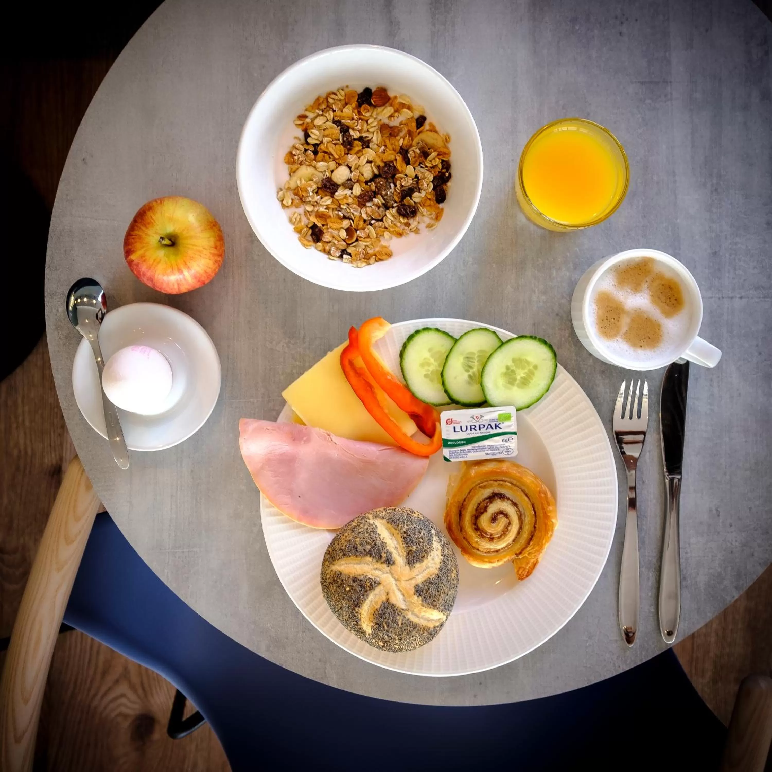 Buffet breakfast in Go Hotel City