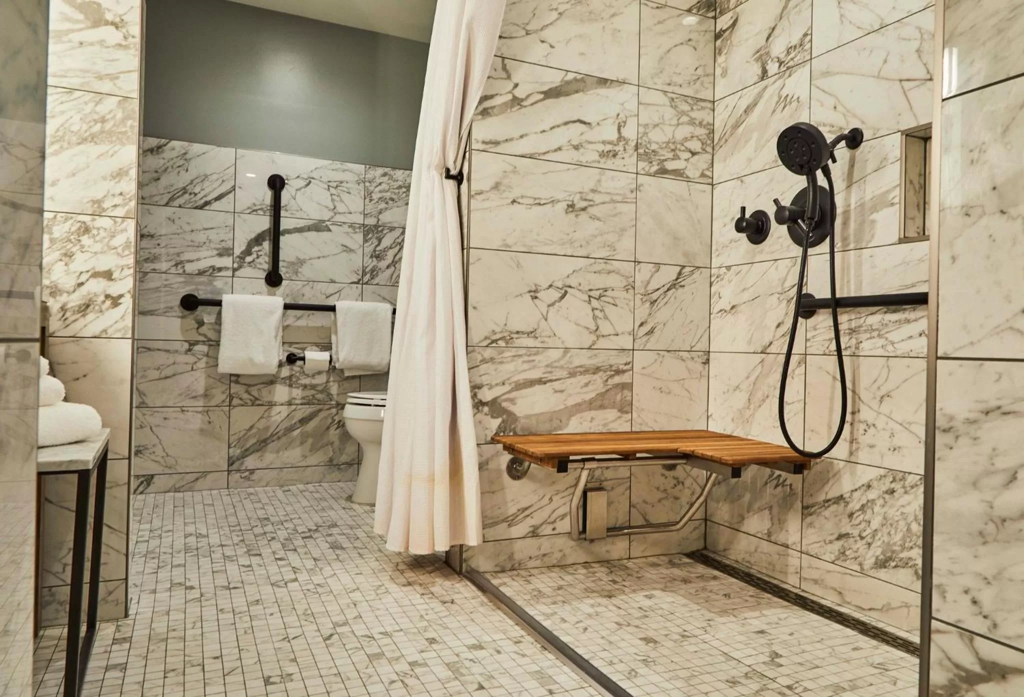 Photo of the whole room in Noelle