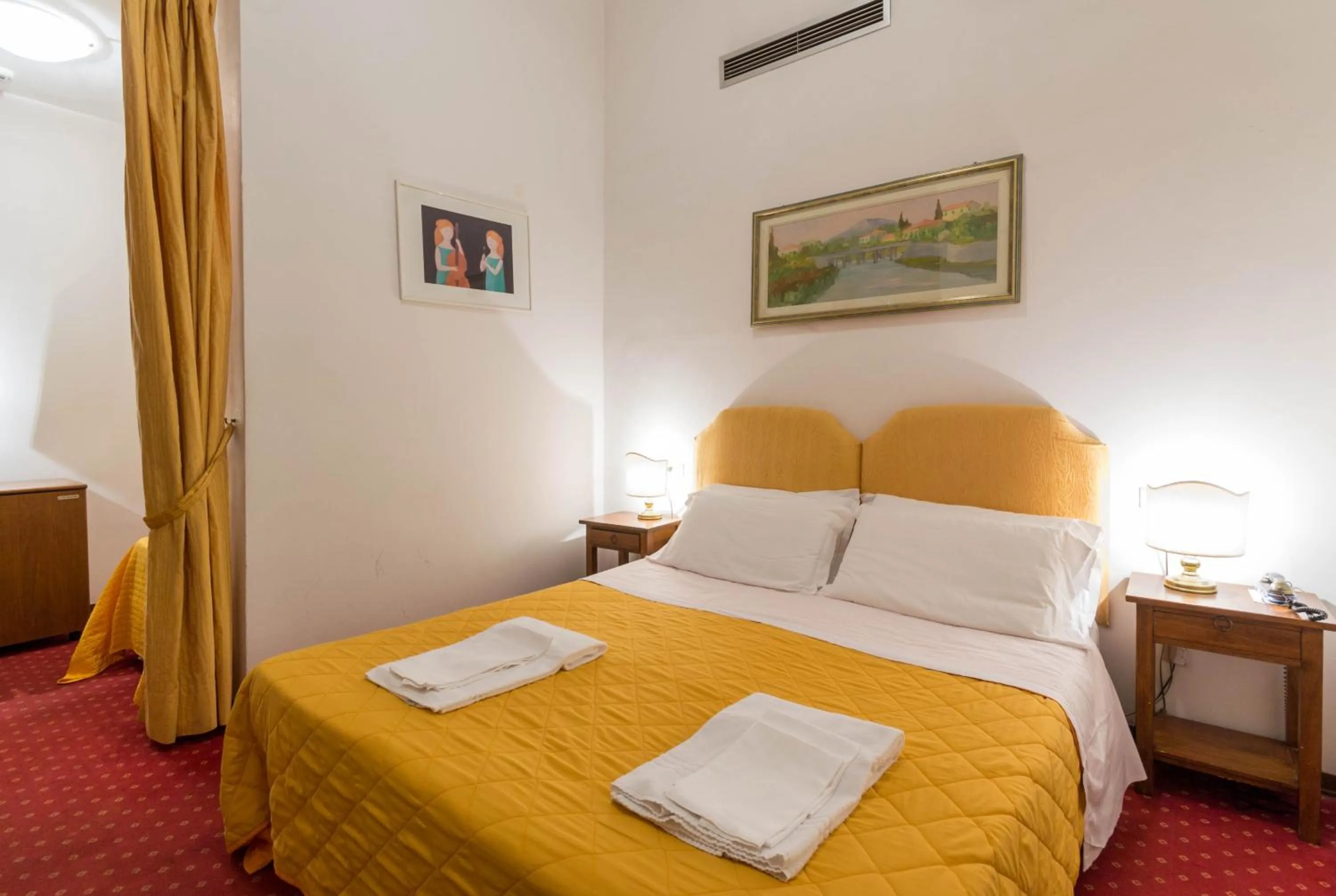 Bedroom, Bed in Hotel Rex