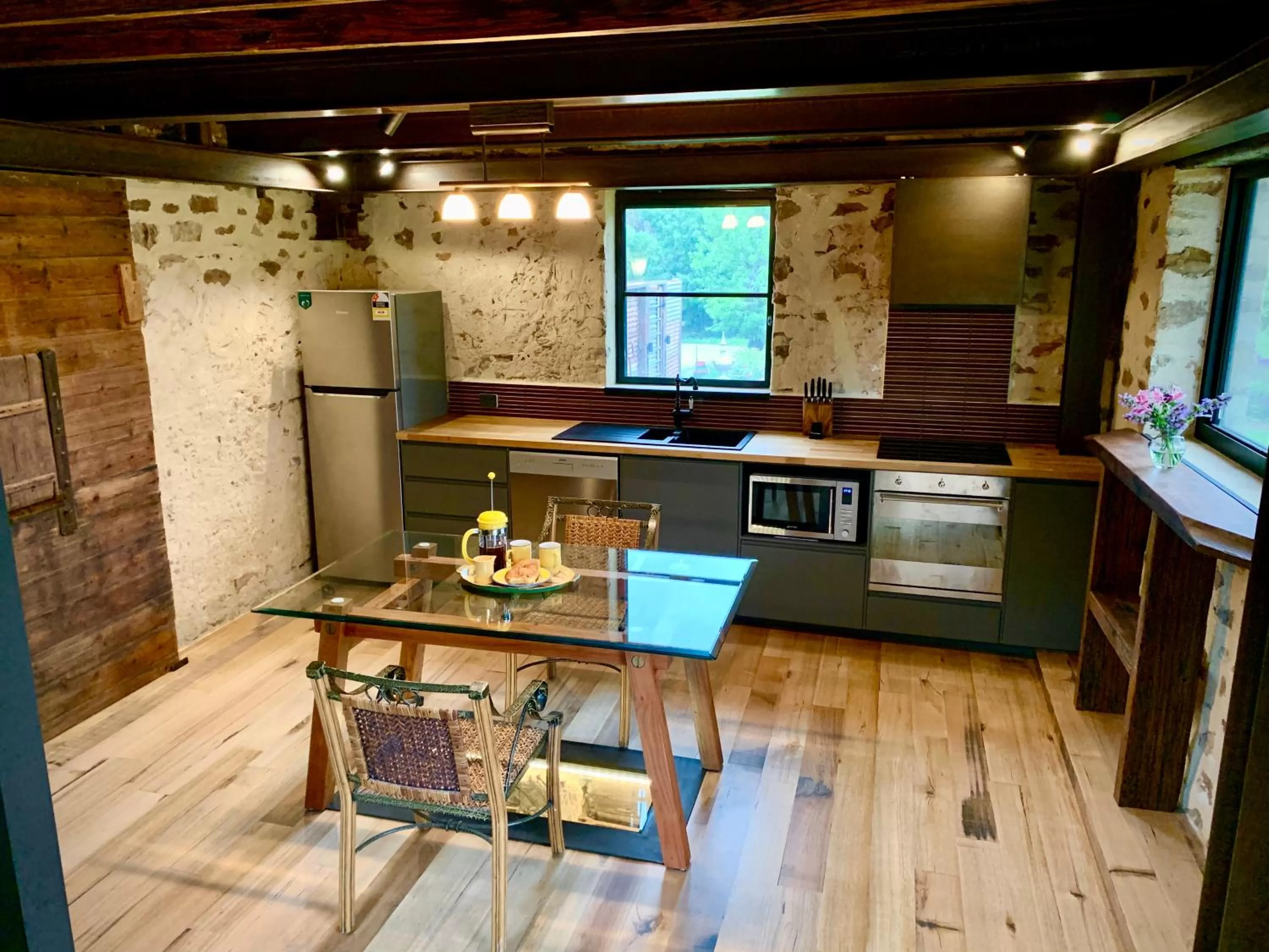 Kitchen or kitchenette in The Old Chaff Mill Organic Vineyard Retreat