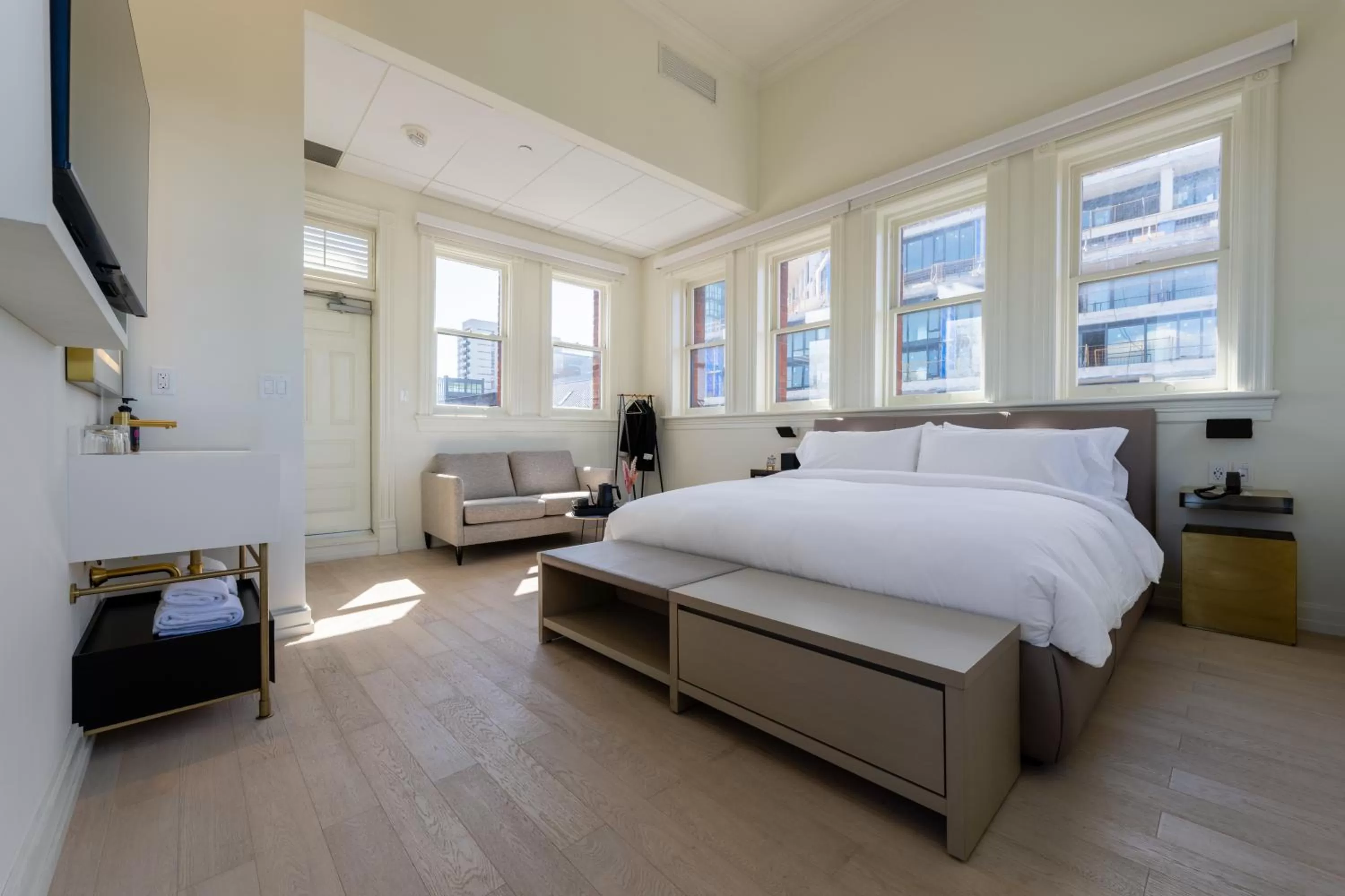 Photo of the whole room, Bed in Gladstone House