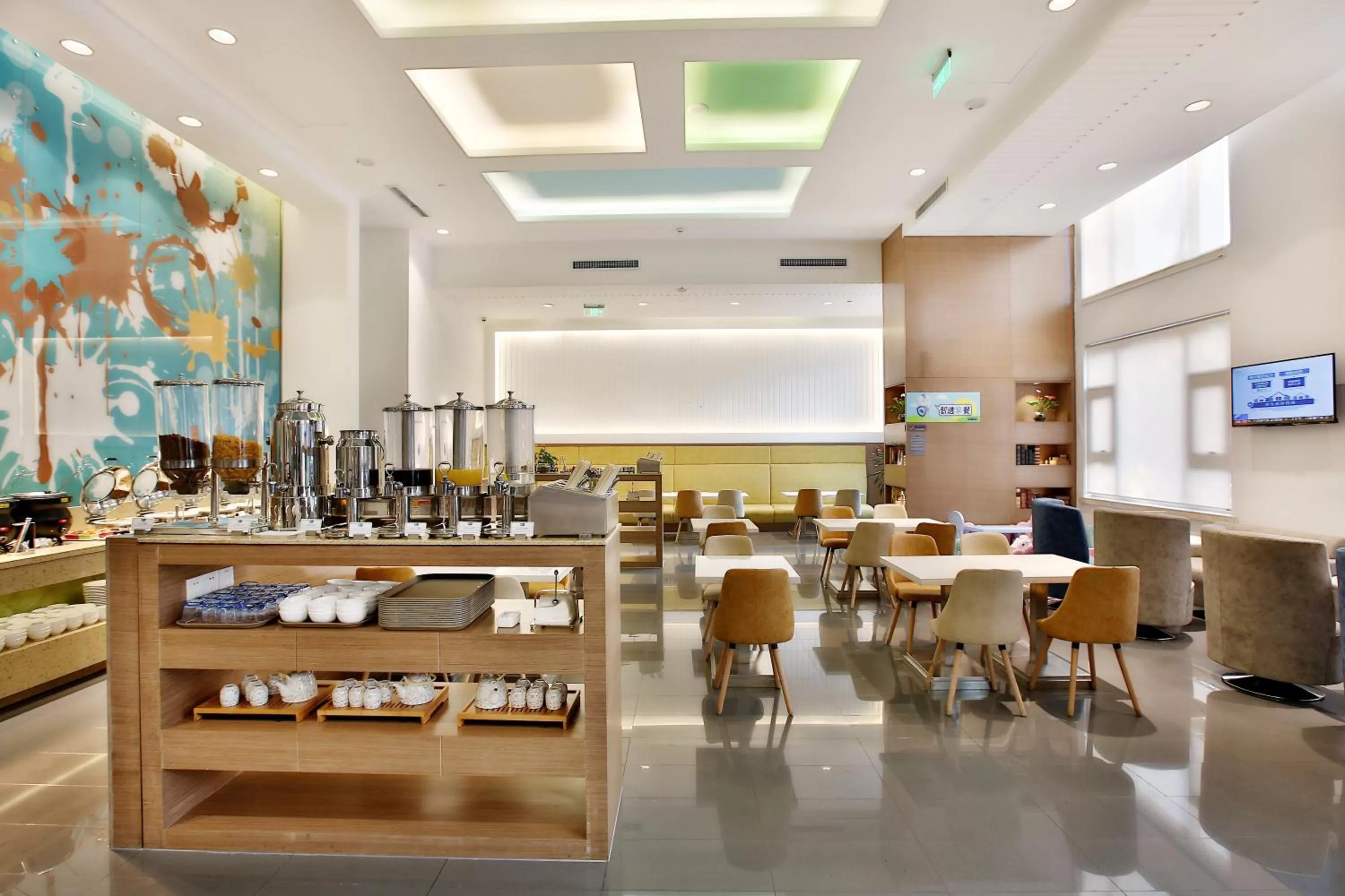 Restaurant/places to eat in Holiday Inn Express Langfang Park View by IHG