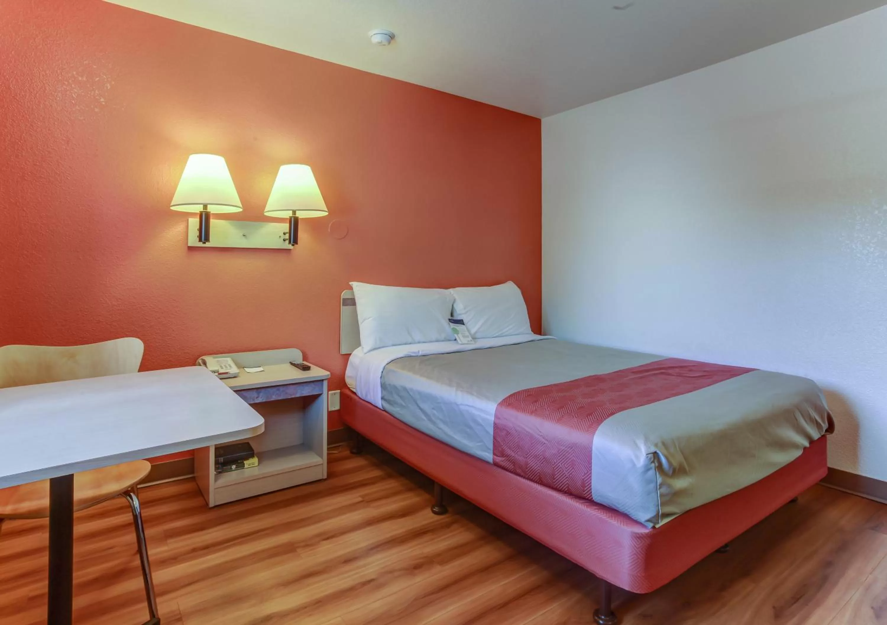 Bedroom, Bed in Motel 6-Grants Pass, OR