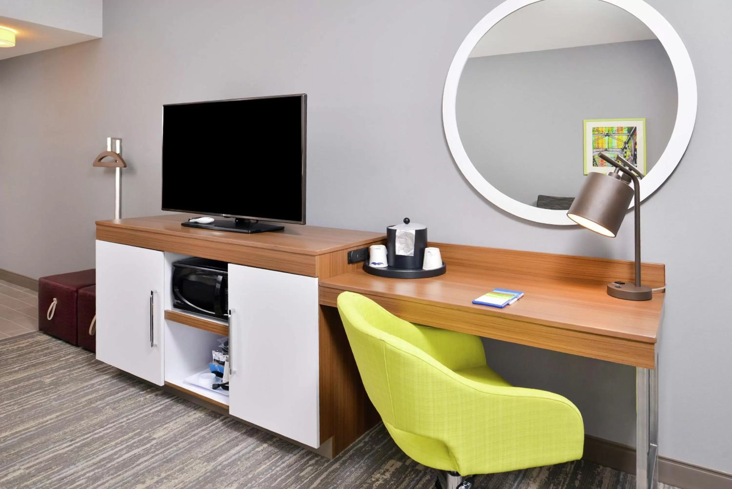 Bedroom in Hampton Inn & Suites Saint Paul Oakdale Woodbury