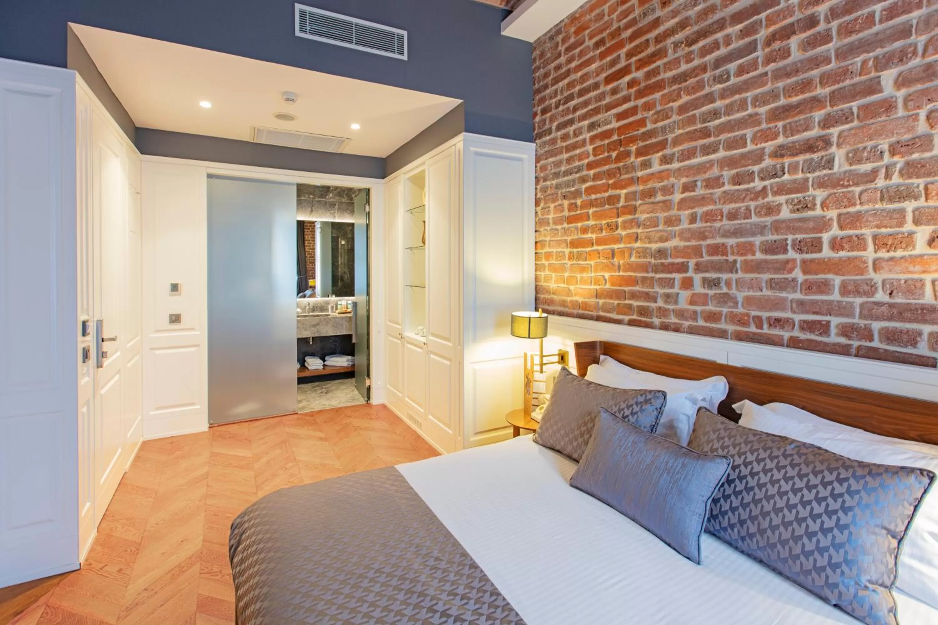 Bed in Hotel Miniature - Ottoman Mansion