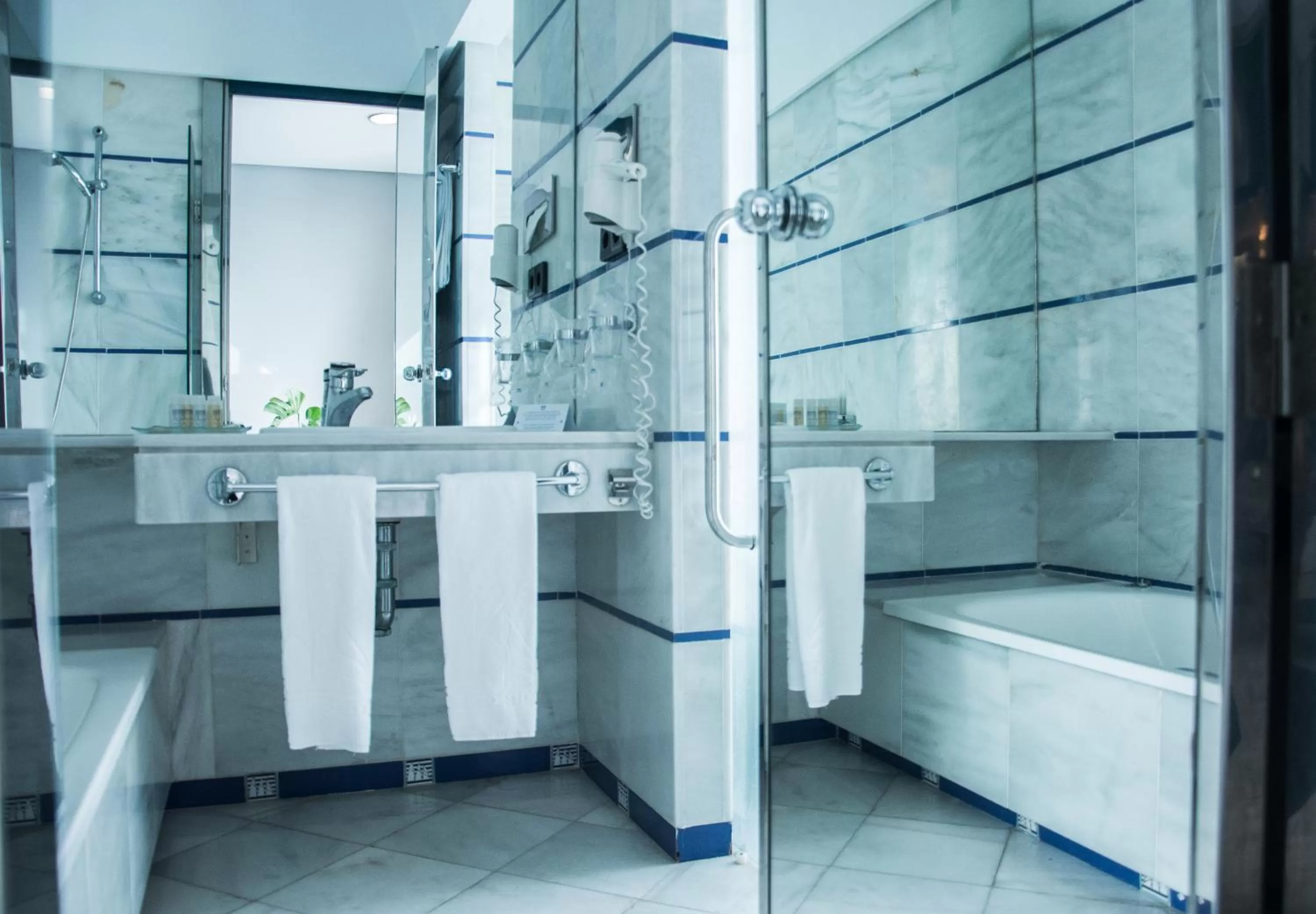 Bathroom in Hotel Puerto Sherry