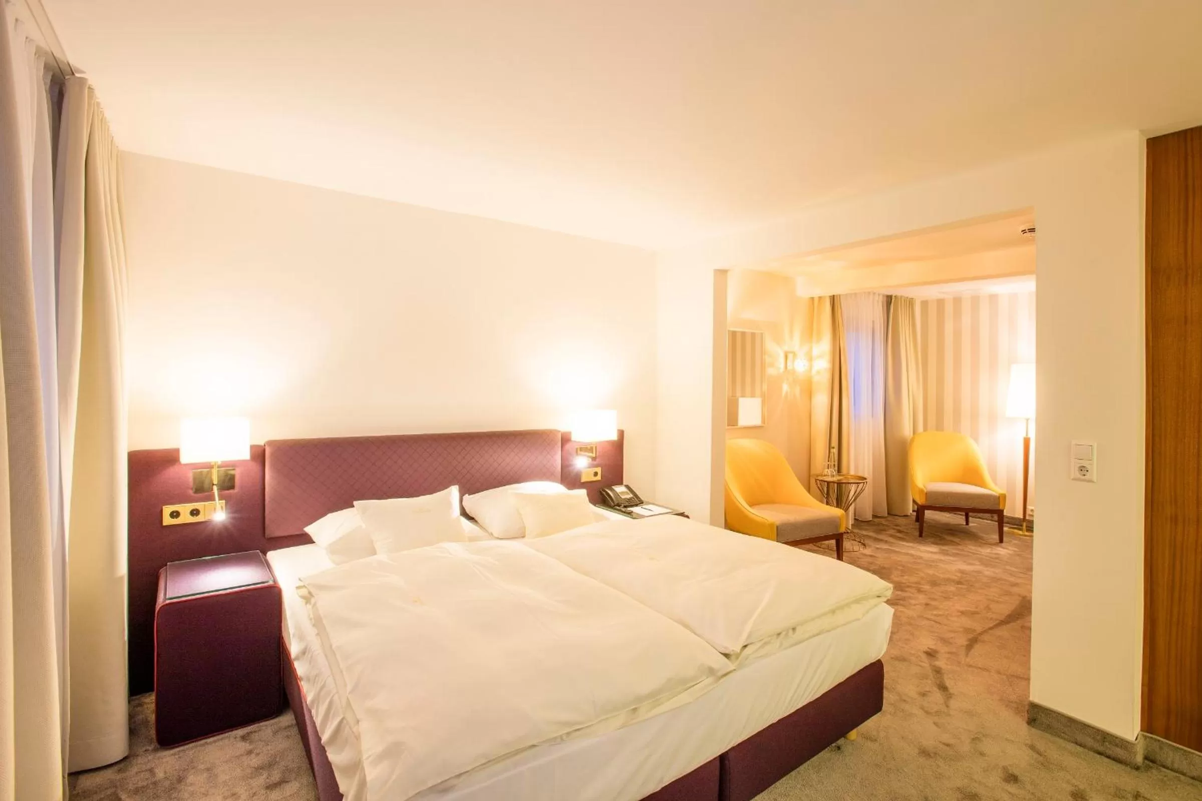 Living room, Bed in Hotel Krone ****S