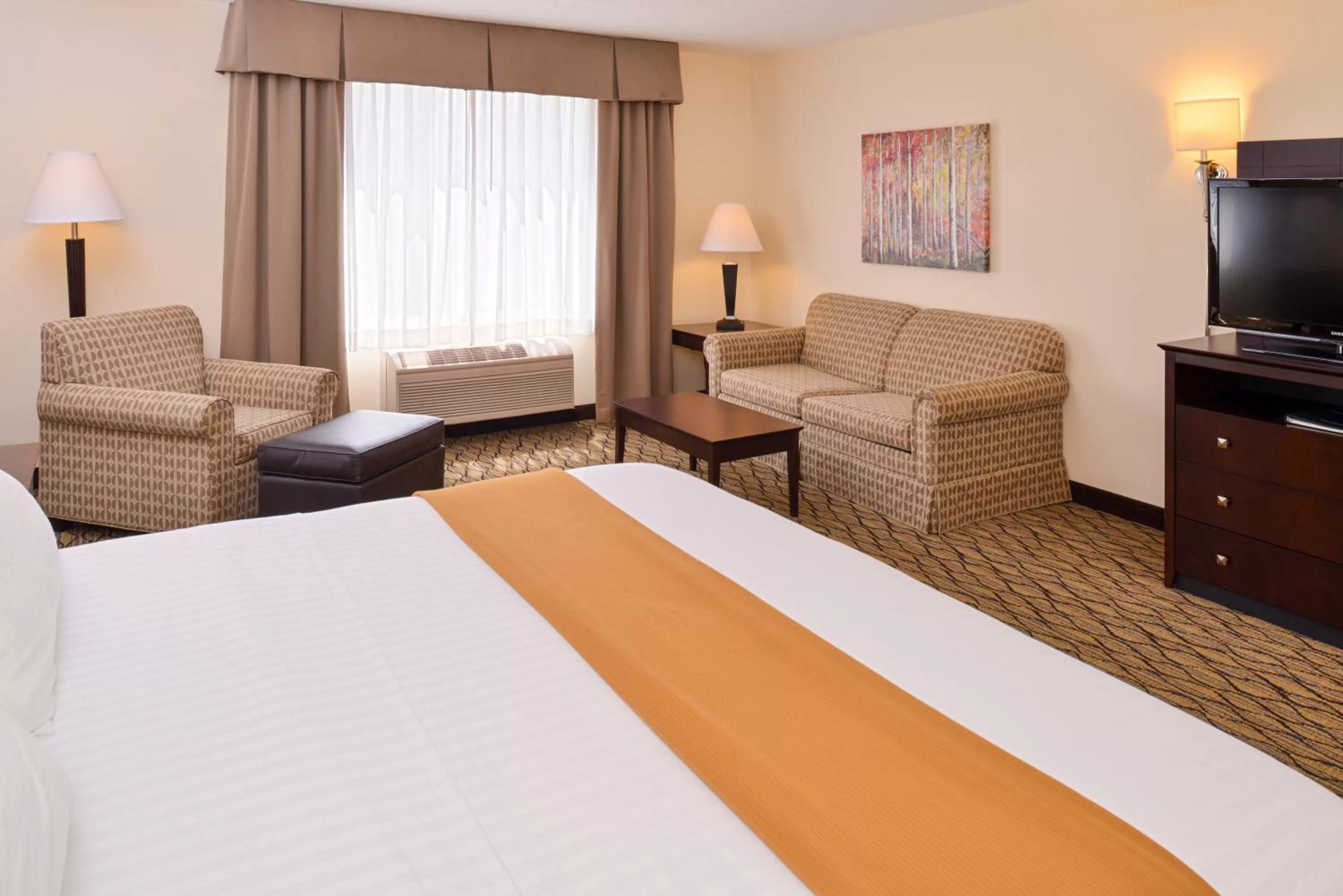Photo of the whole room, Bed in Holiday Inn Express St Croix Valley by IHG
