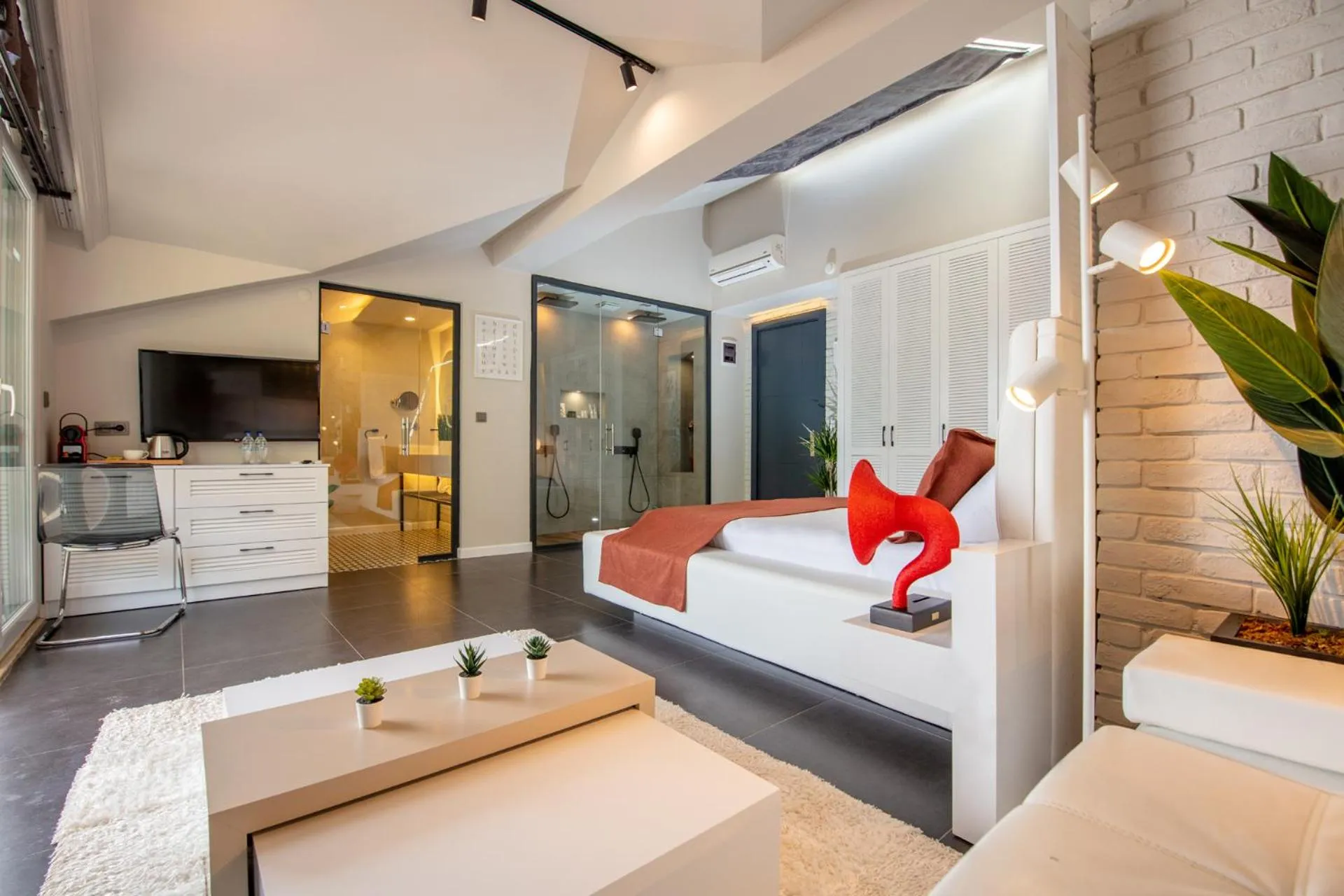 Bedroom, Bed in Morina Deluxe Hotel