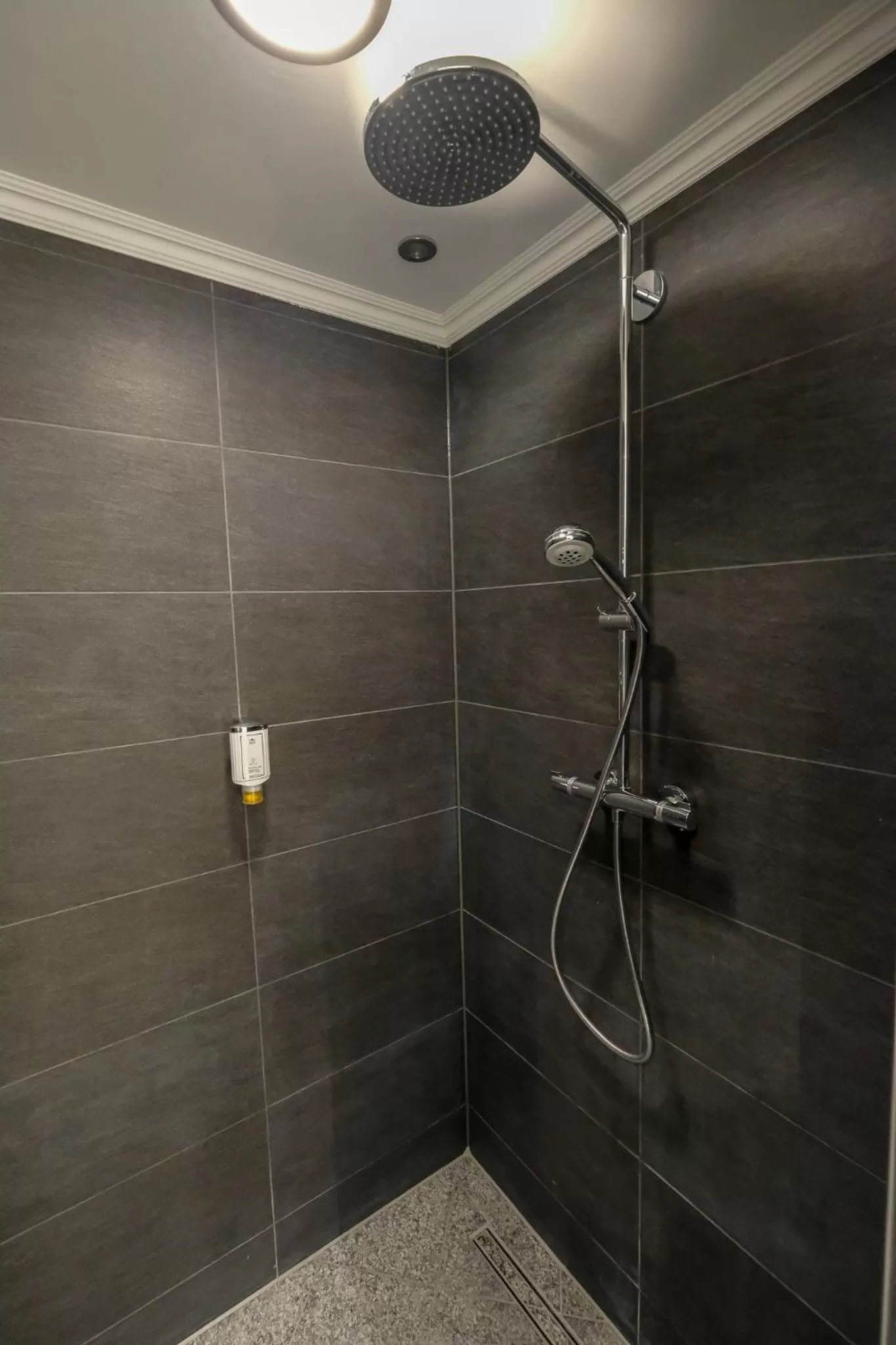 Bathroom in Hotel Savoy Hannover