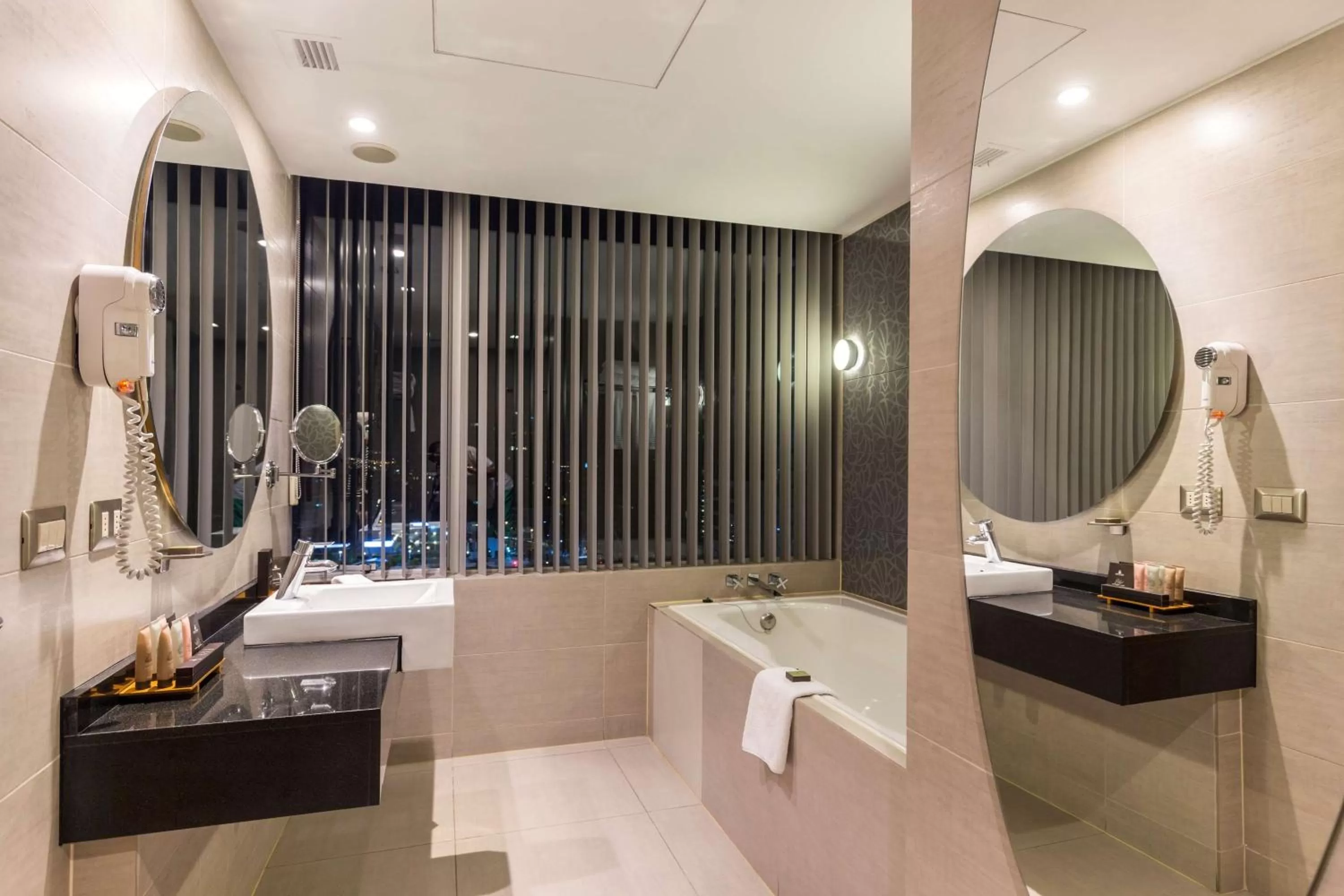 Photo of the whole room in Best Western Premier Marina Las Condes