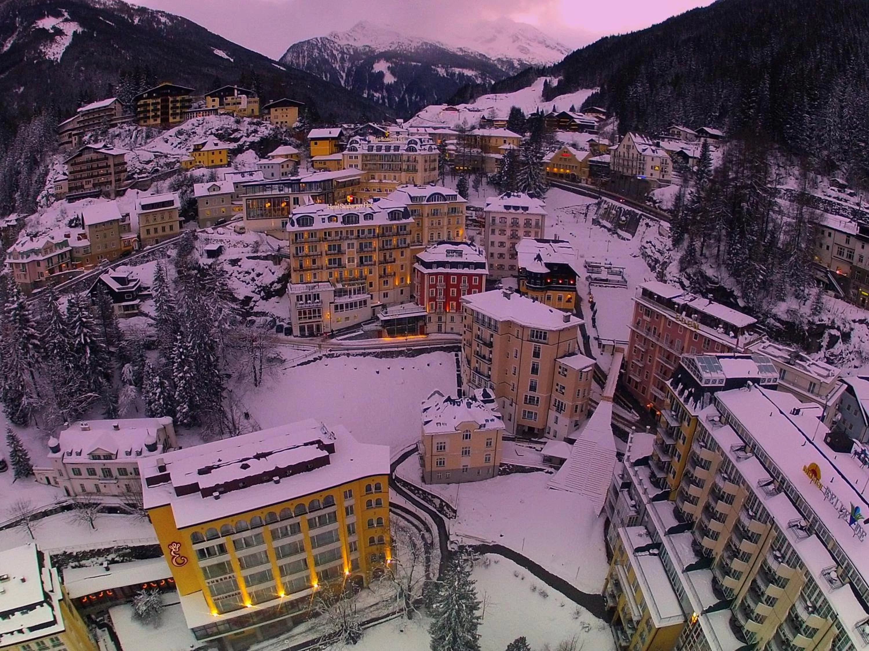 Facade/entrance in Hotel Salzburger Hof
