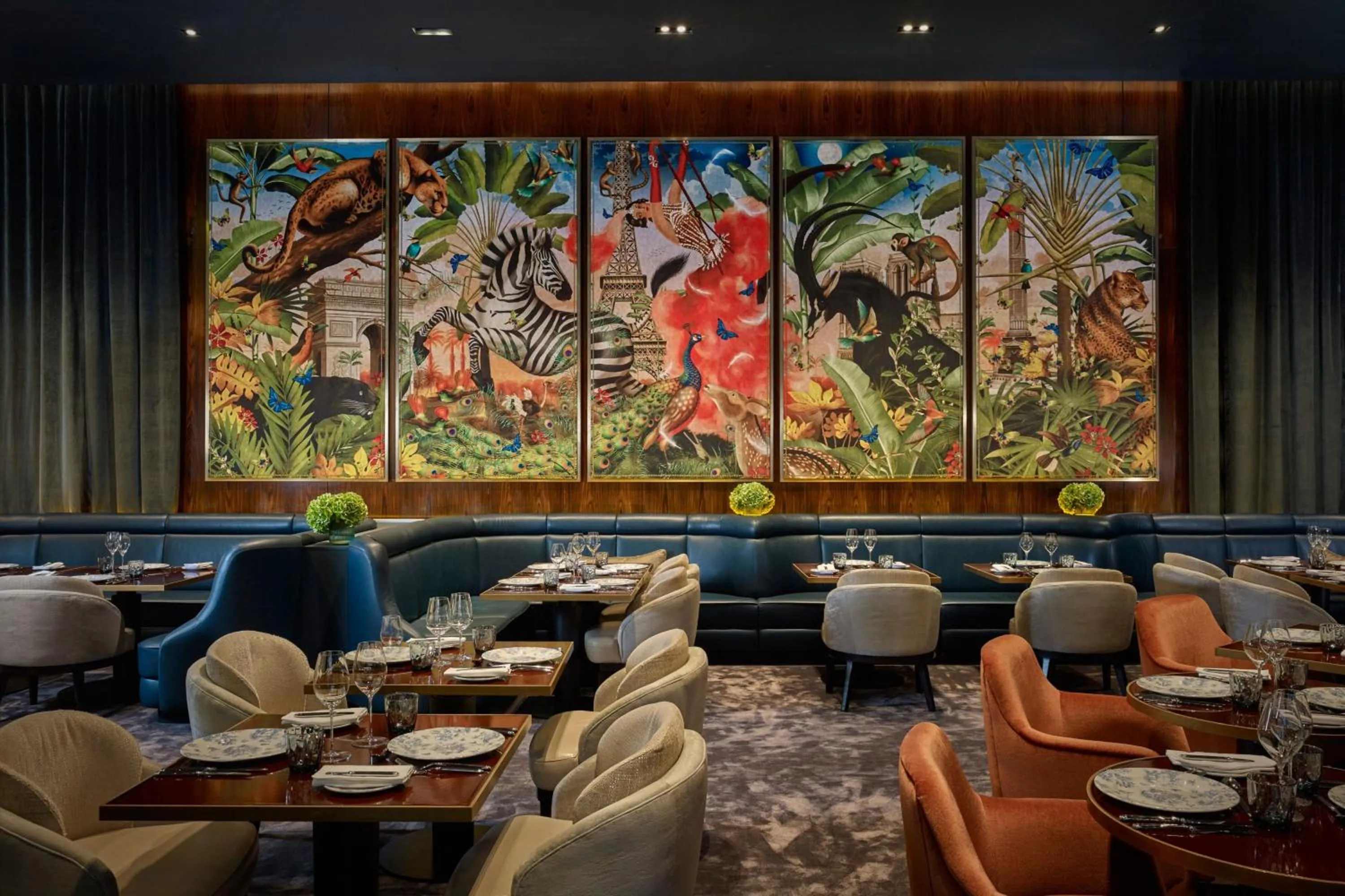 Lounge or bar in Prince de Galles, a Luxury Collection hotel, Paris