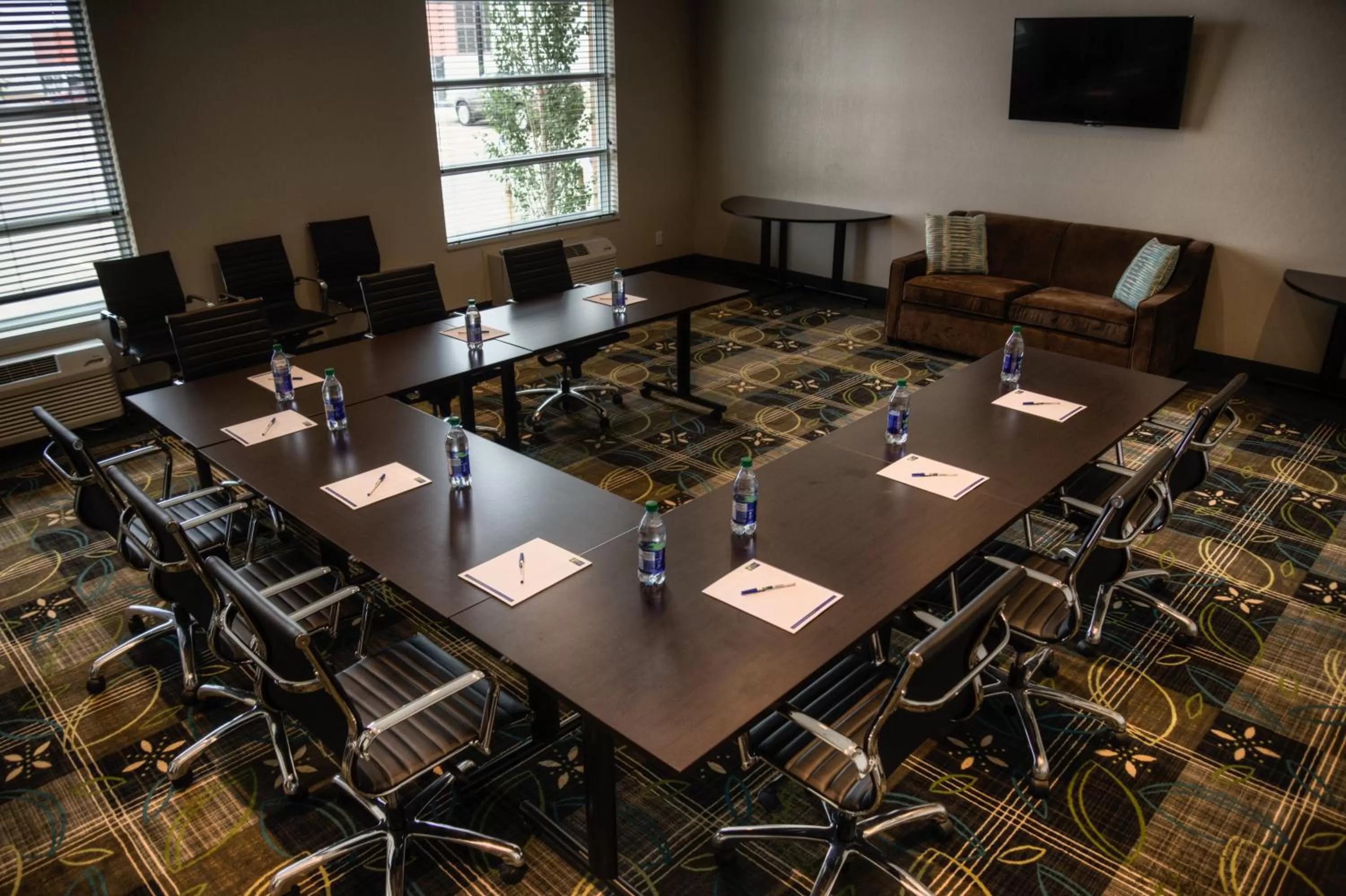 Meeting/conference room in Holiday Inn Express & Suites Spruce Grove - Stony Plain by IHG