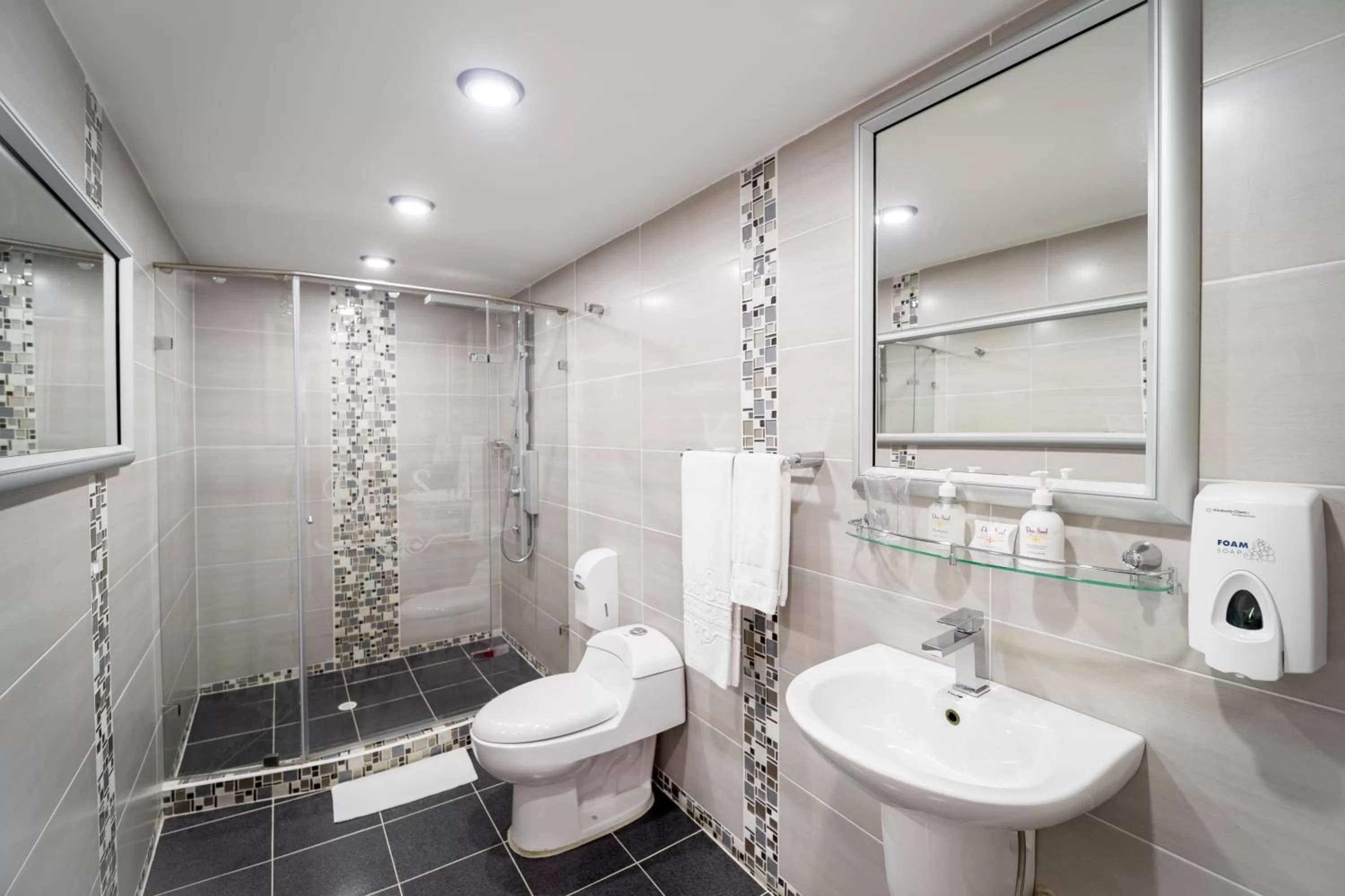 Shower in Hotel Don Saul