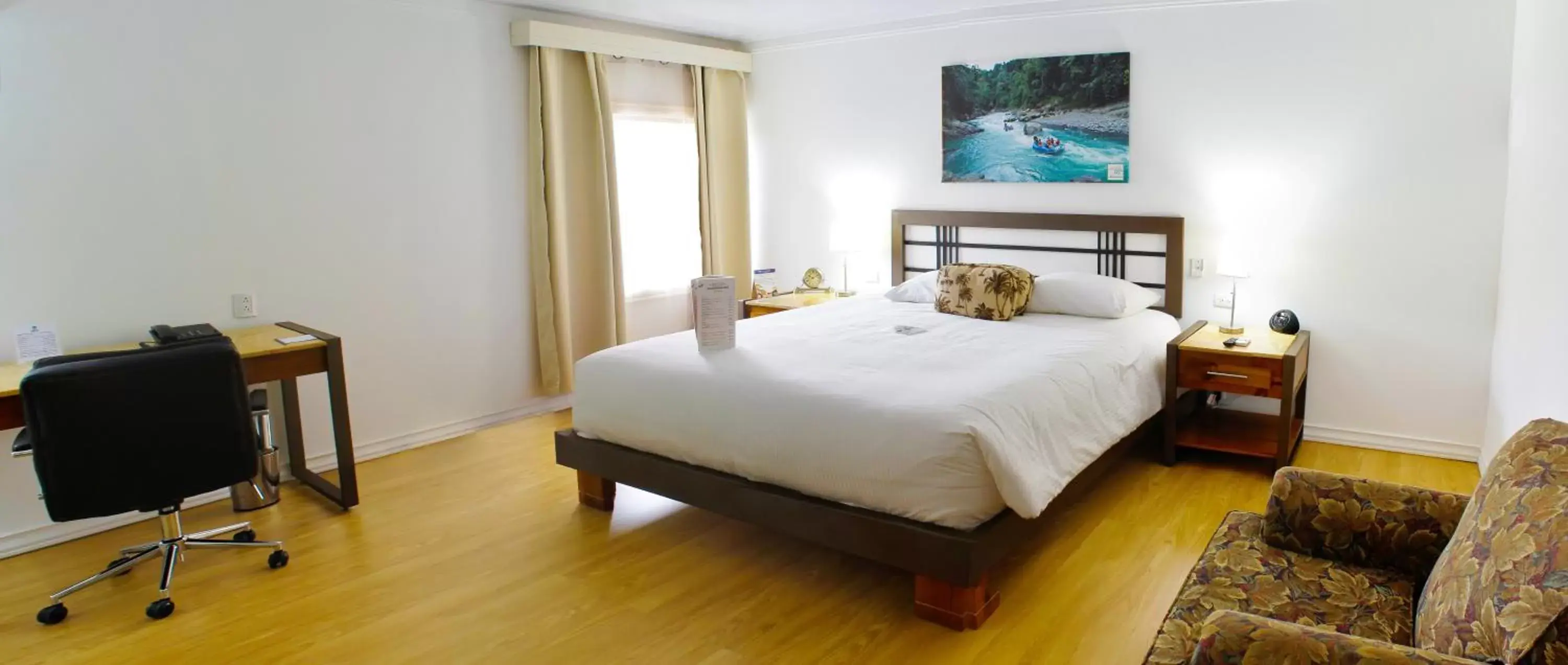 King Room - single occupancy - Non-Smoking in Hotel Zima King Room - single occupancy - Non-Smoking in Hotel Zima