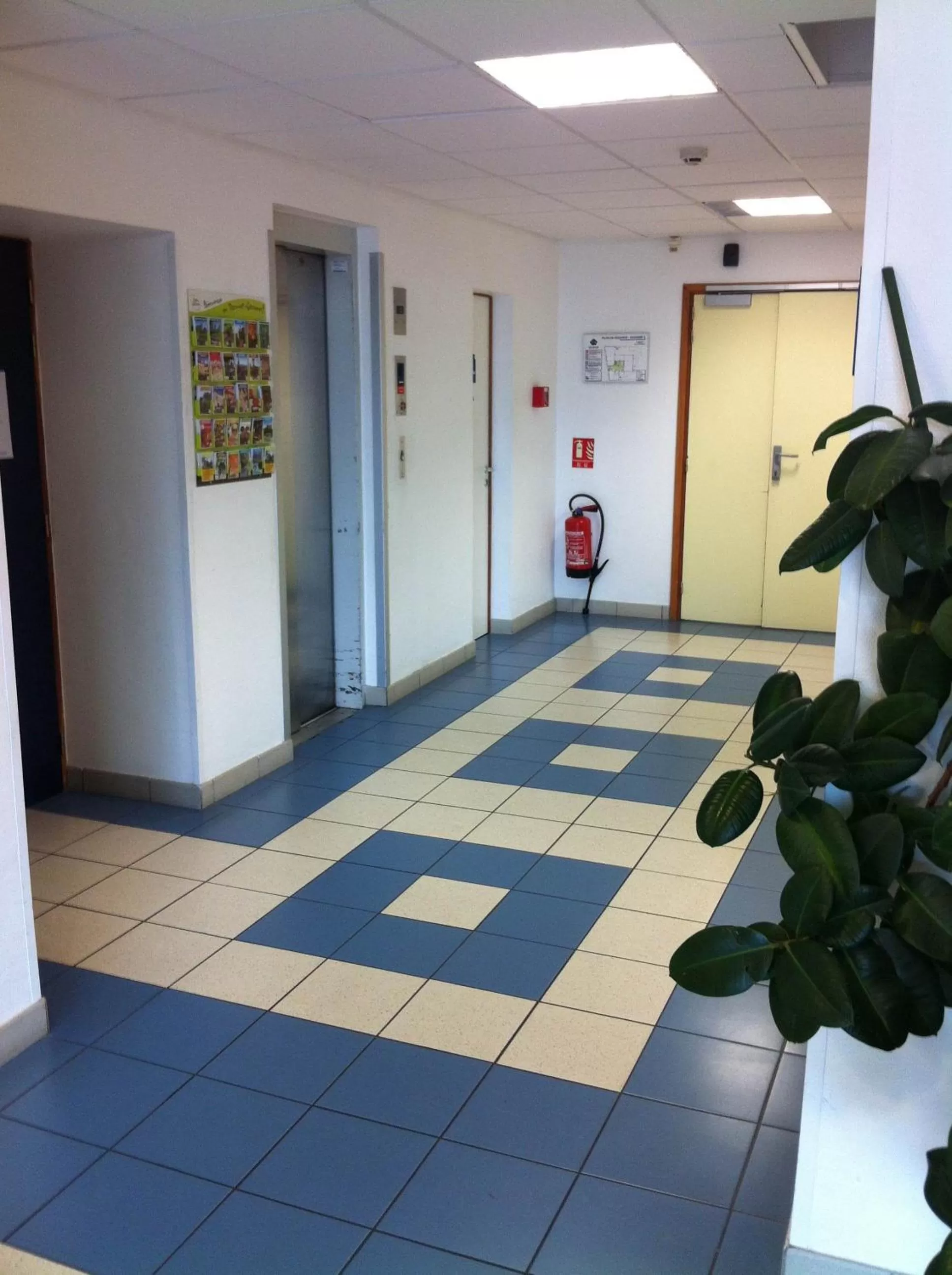 Lobby or reception in Kyriad Direct Montauban Centre