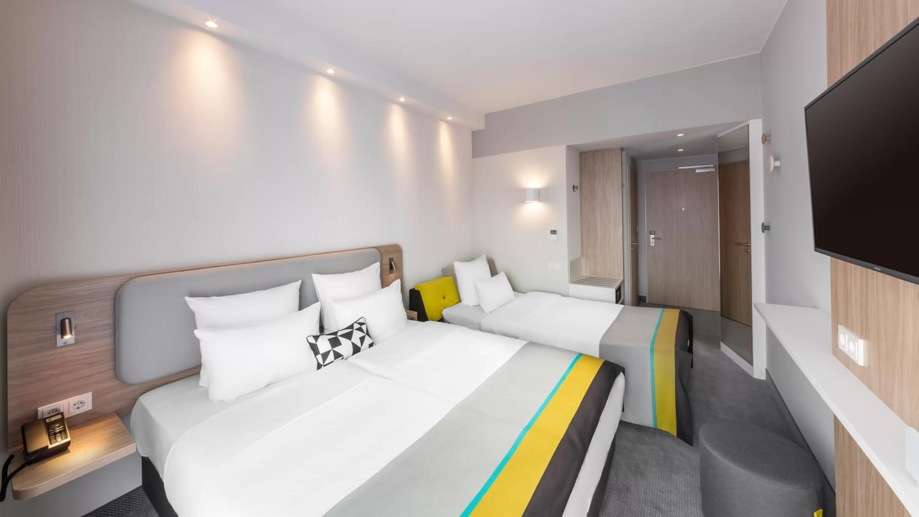 Bedroom, Bed in Holiday Inn Express - MUNICH NORTH by IHG