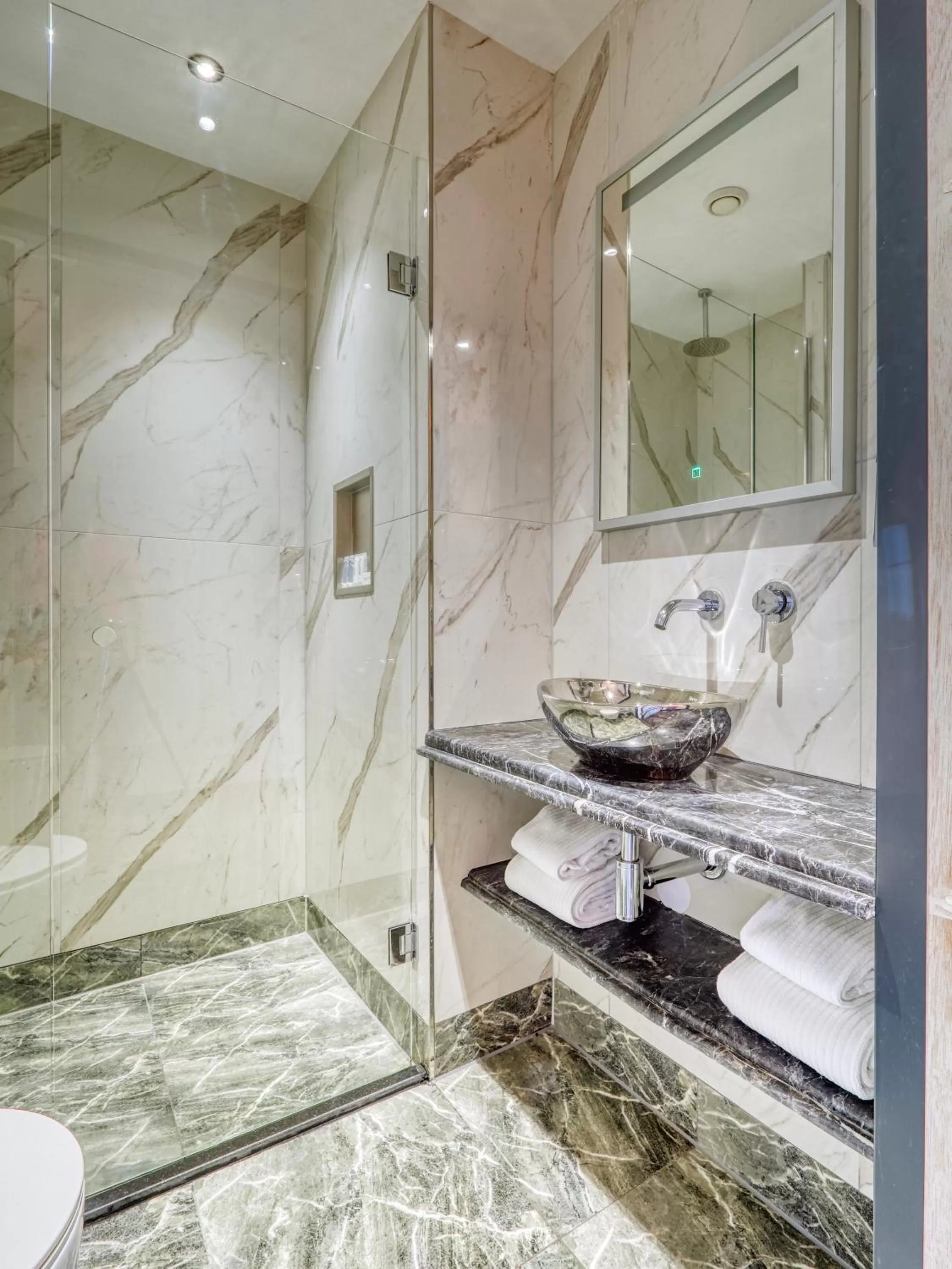 Bathroom in Triple G Hotels