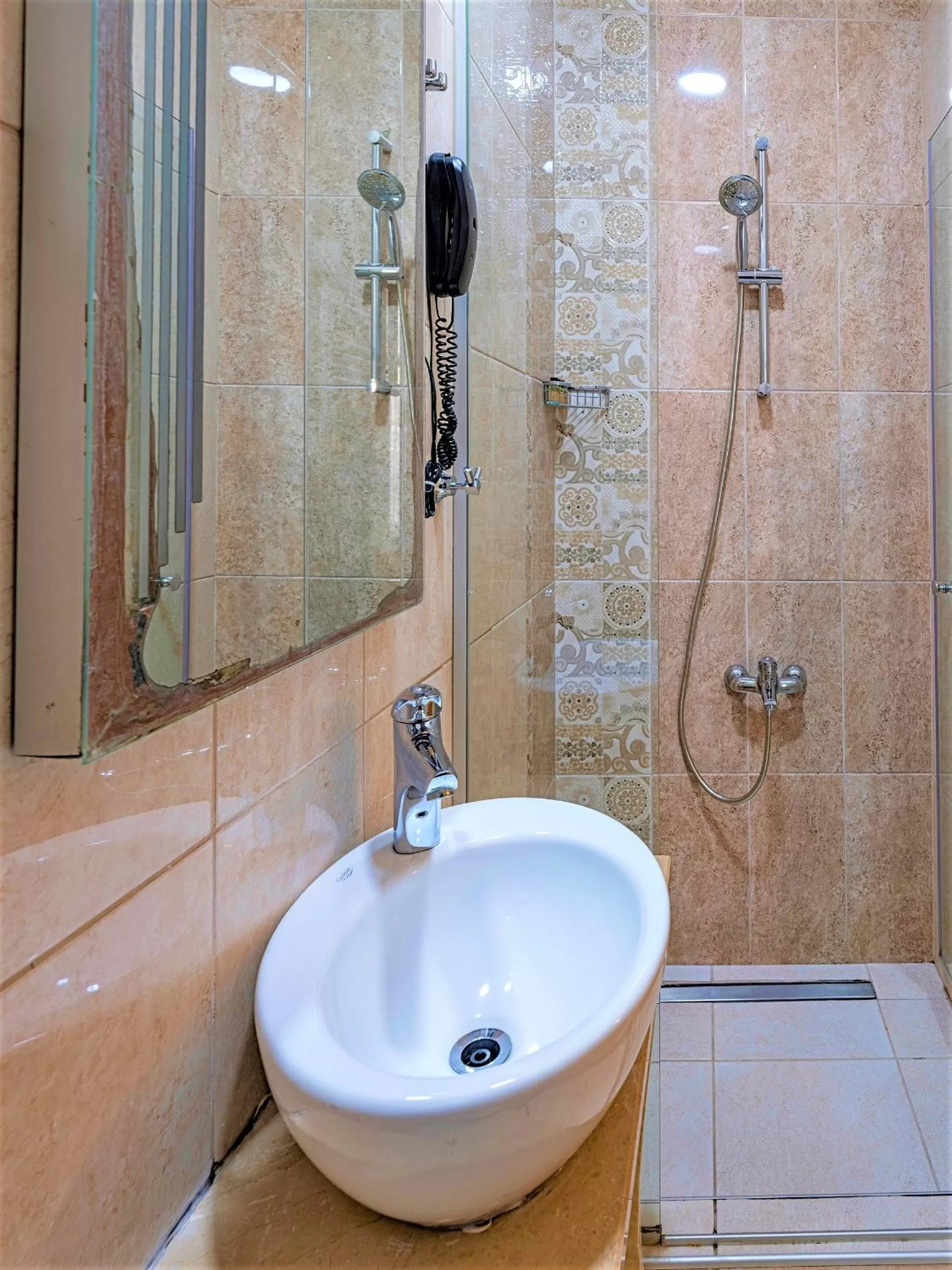 Shower in Ragip Pasha Apartments