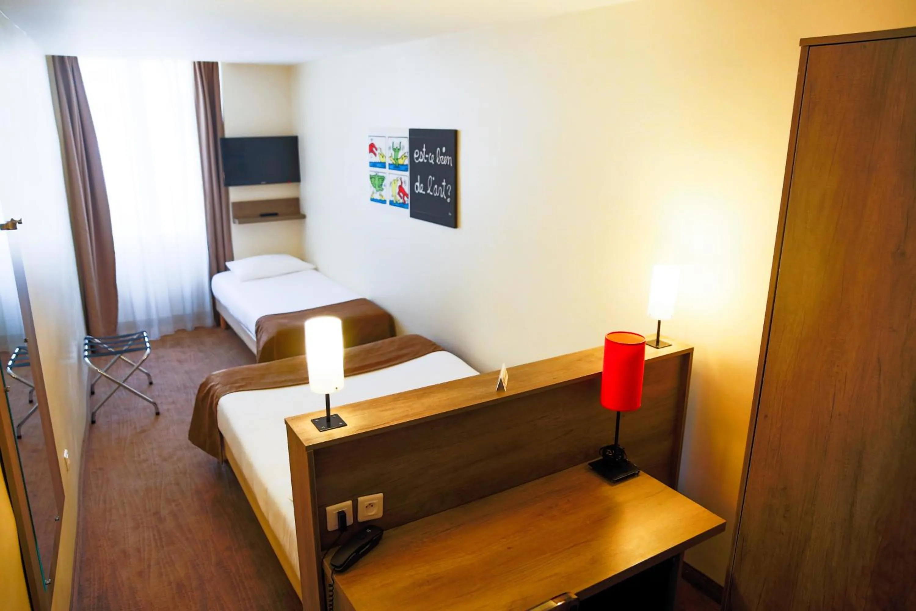 Photo of the whole room, Bed in Hôtel Le Seize, Nice Centre