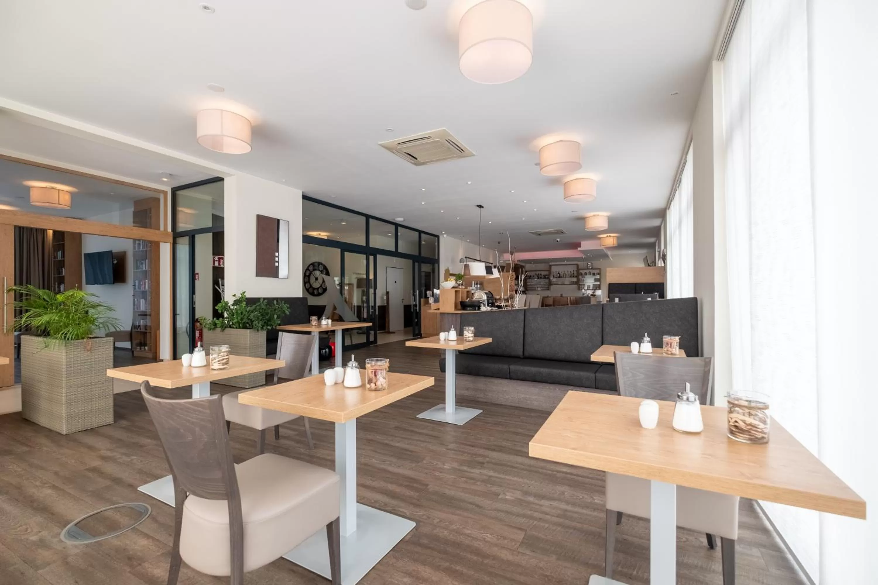 Restaurant/places to eat in Amaro Hotel