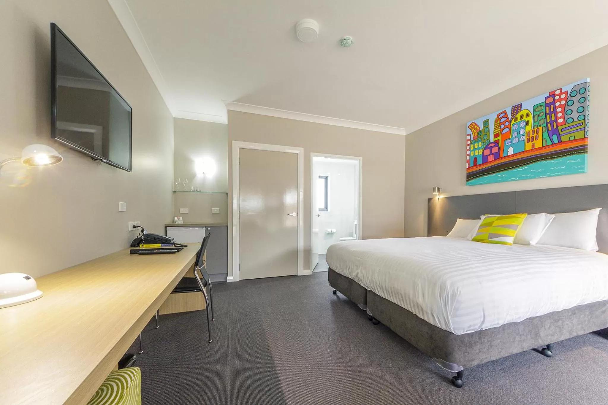 Photo of the whole room, Bed in Club Cowra Motel