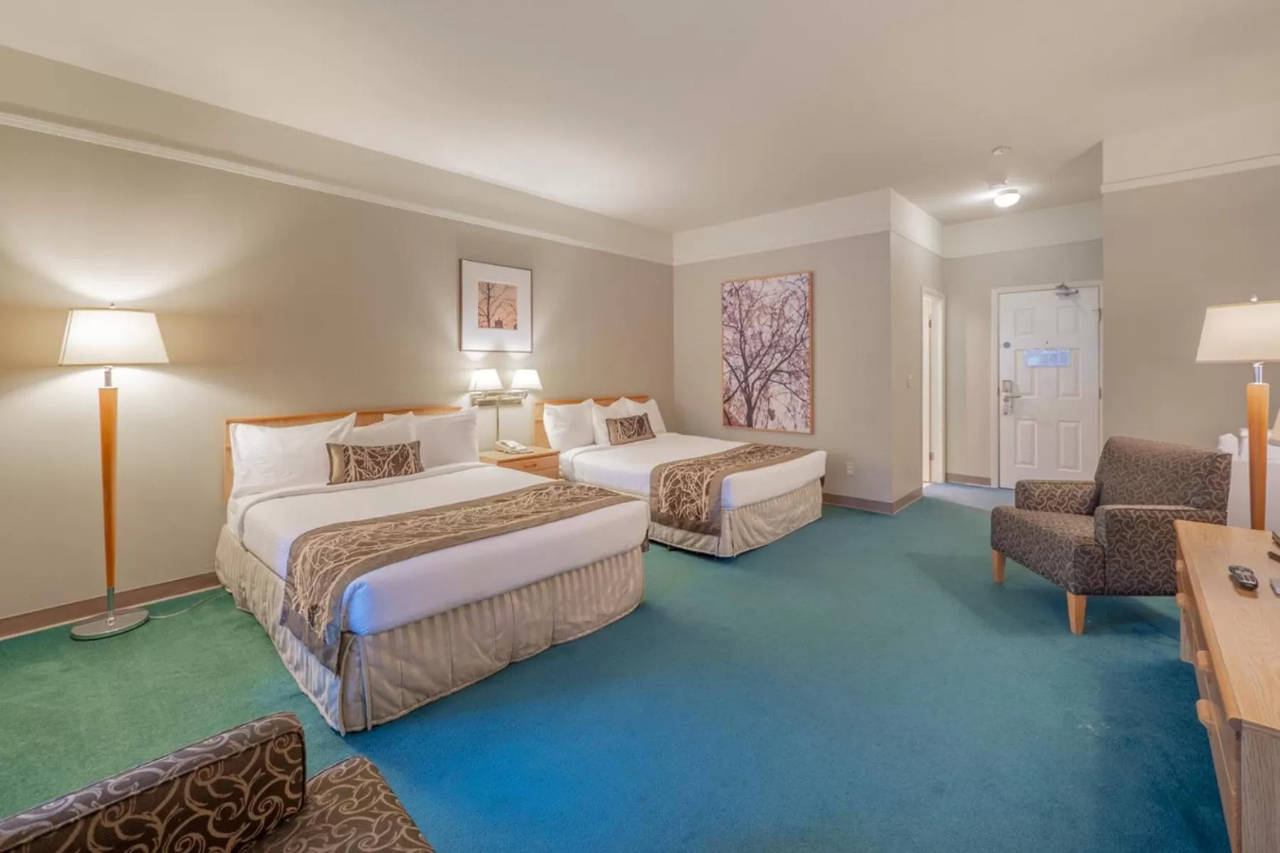 TV and multimedia, Bed in The Cedars Inn Hotel & Convention Centre