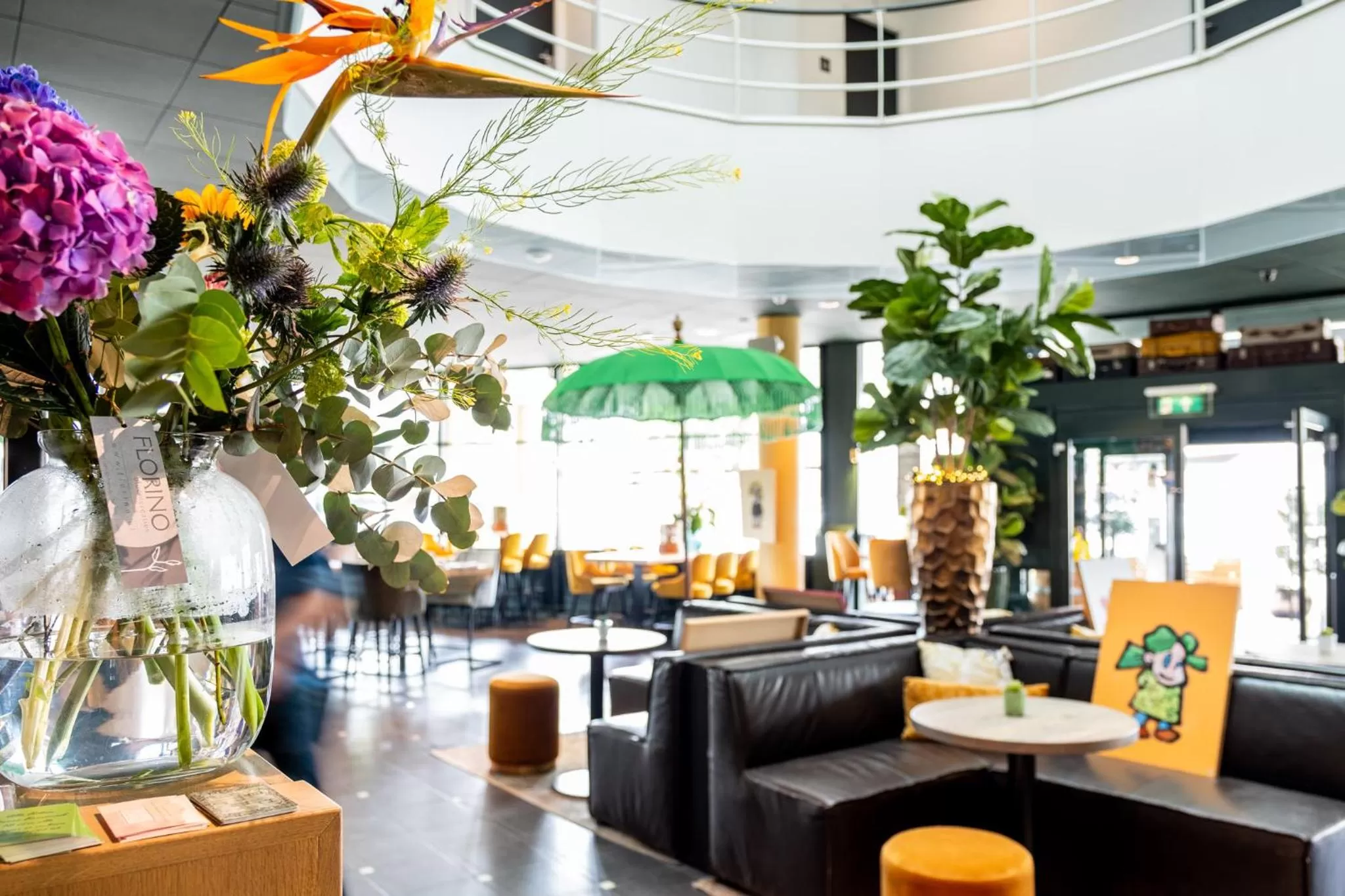 Restaurant/Places to Eat in Nero Office Hotel & City Café