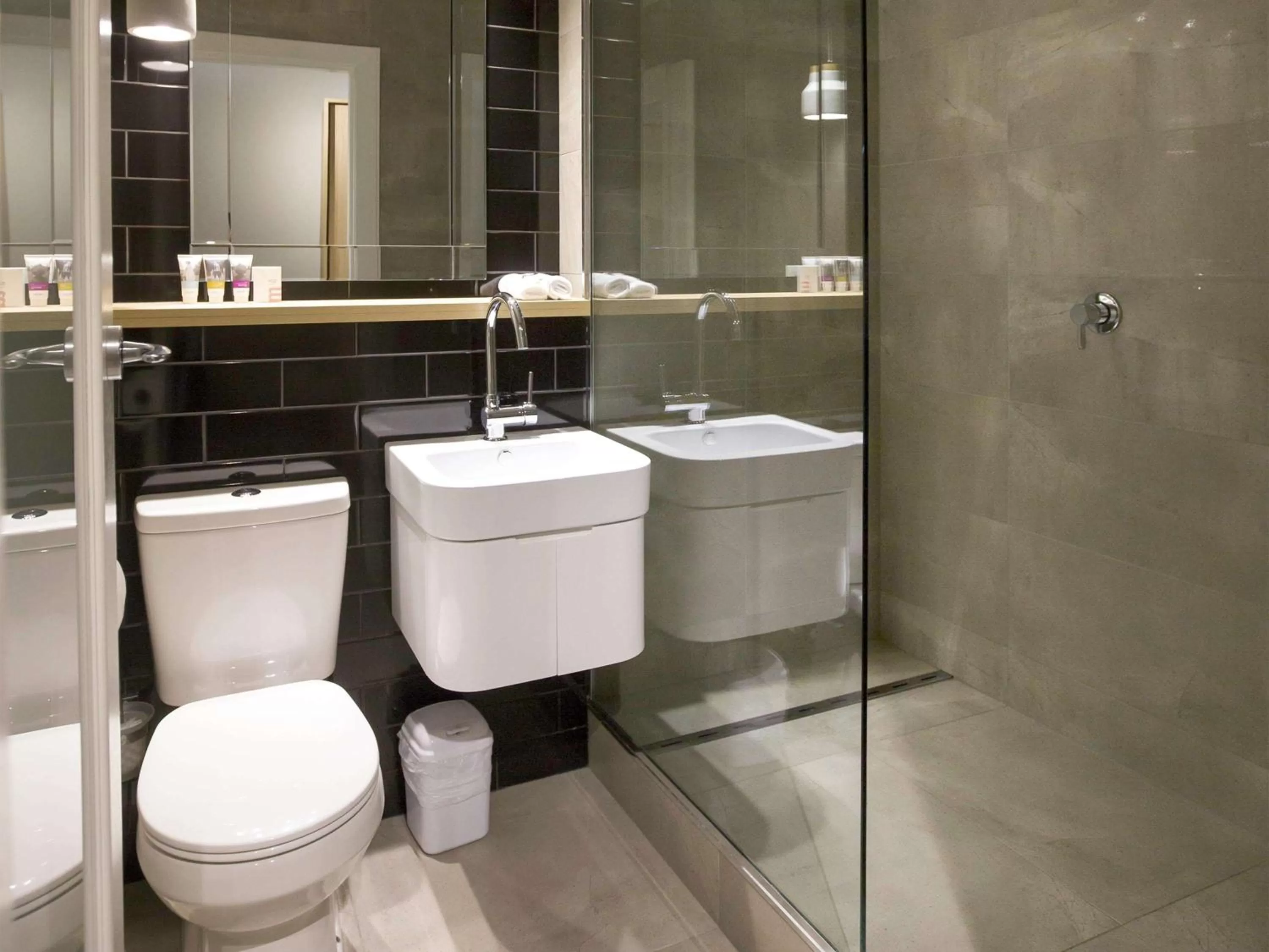 Photo of the whole room in Mercure Launceston