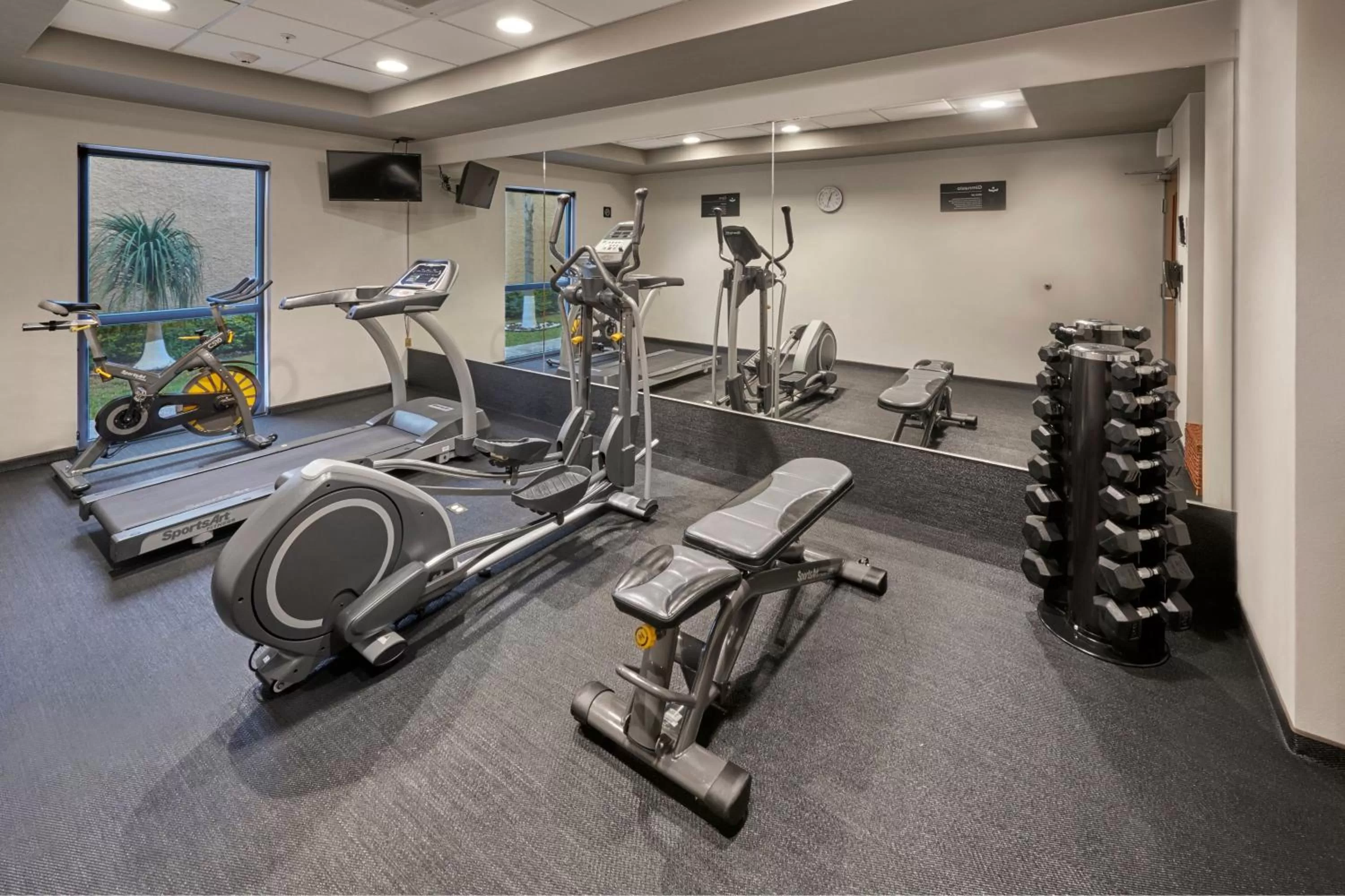 Fitness centre/facilities in City Express by Marriott Matamoros