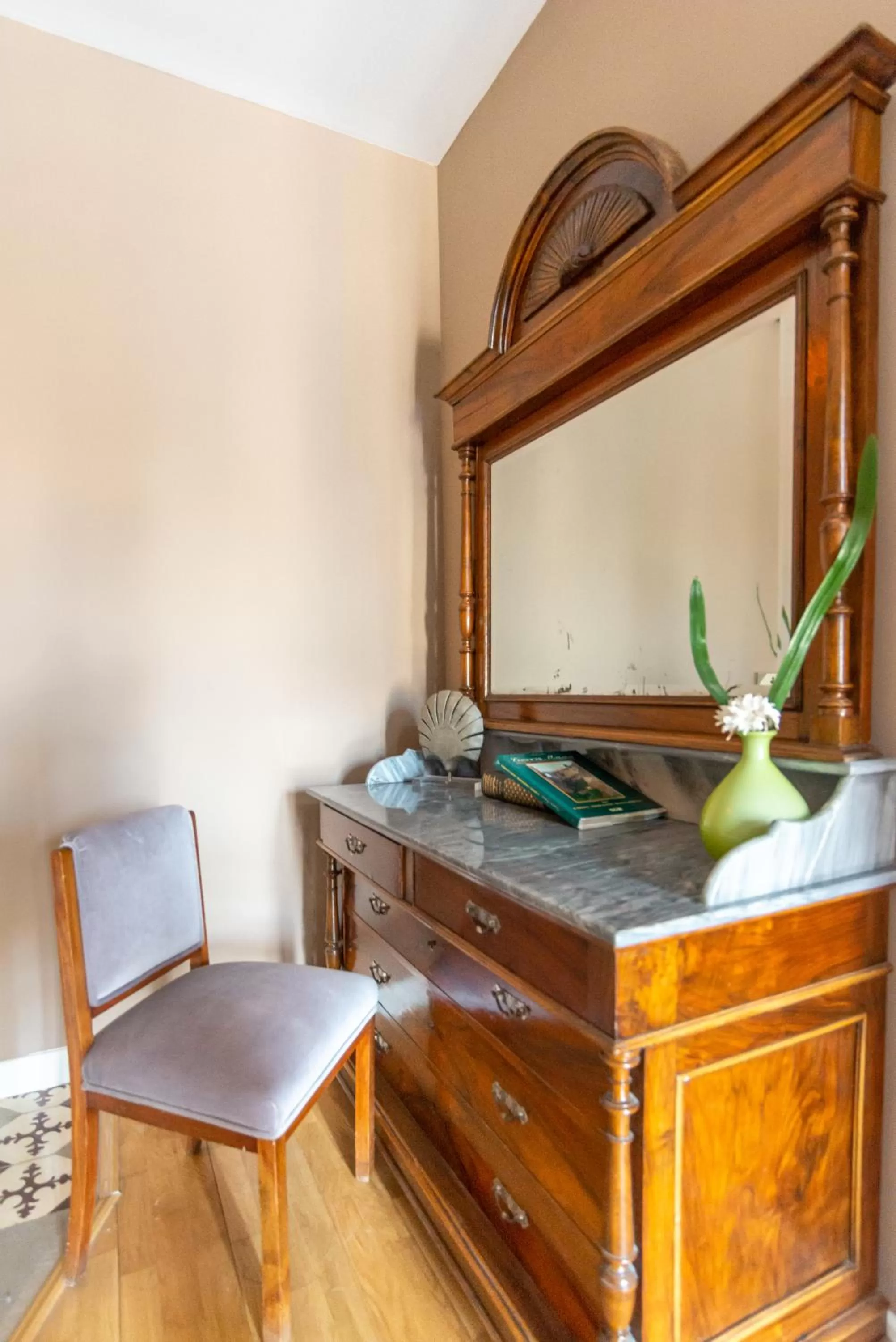 Decorative detail in Hotel Albaicín