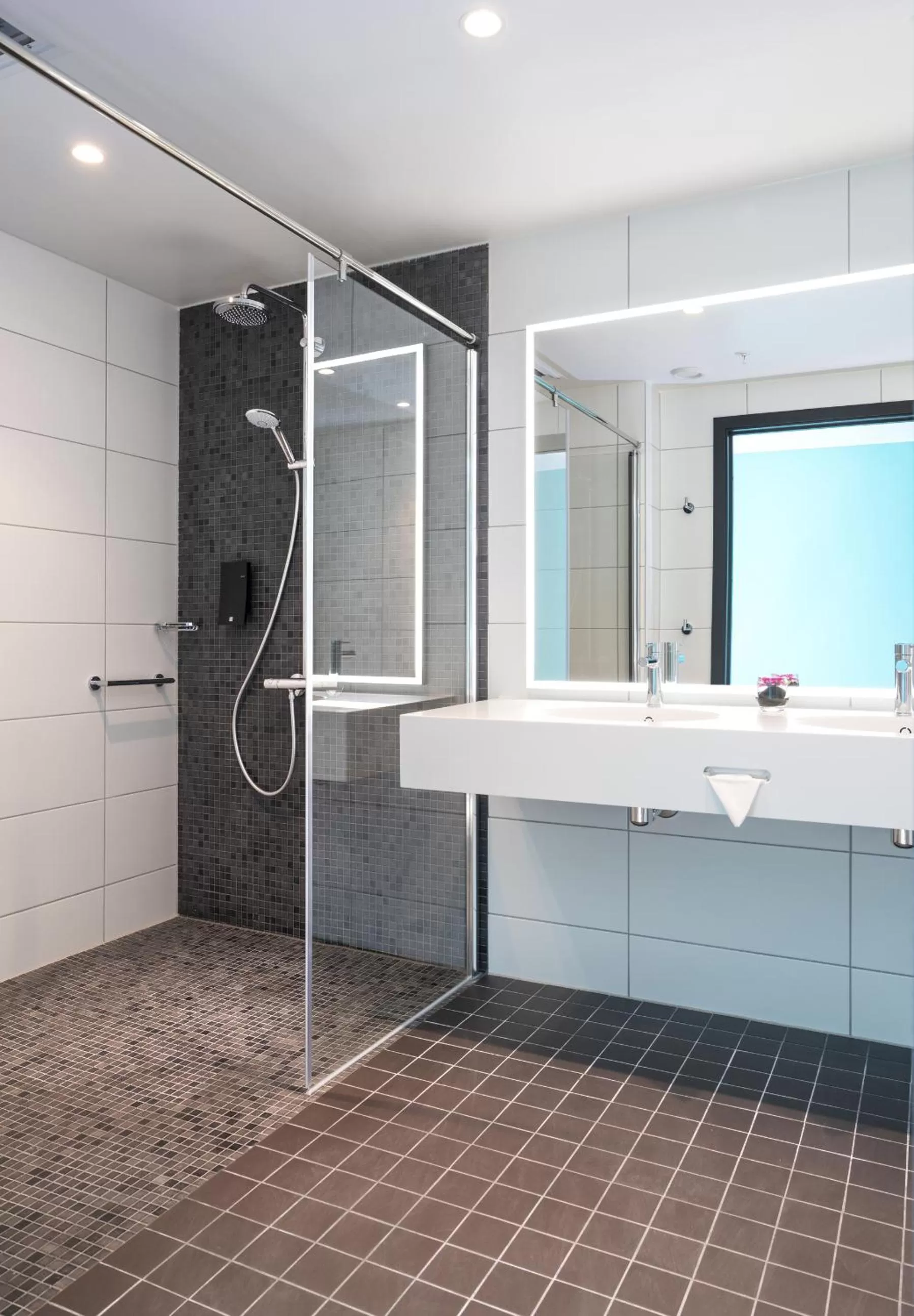 Shower in Thon Hotel Storo
