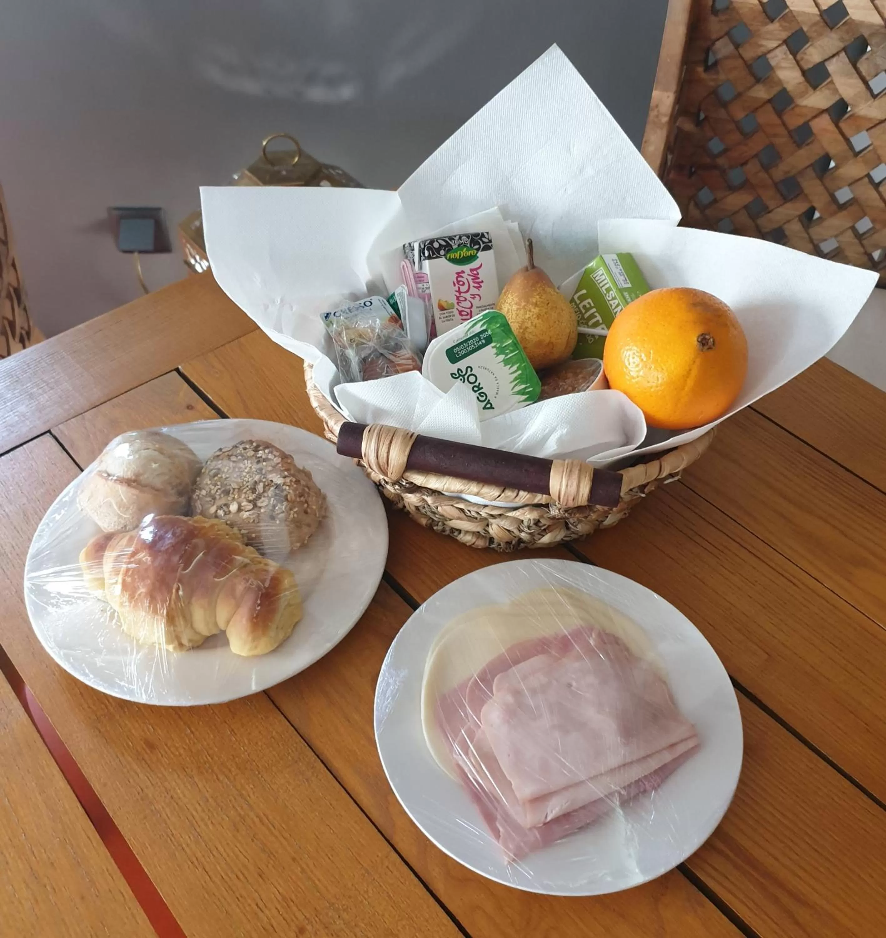 Continental breakfast in São Bento na Alta