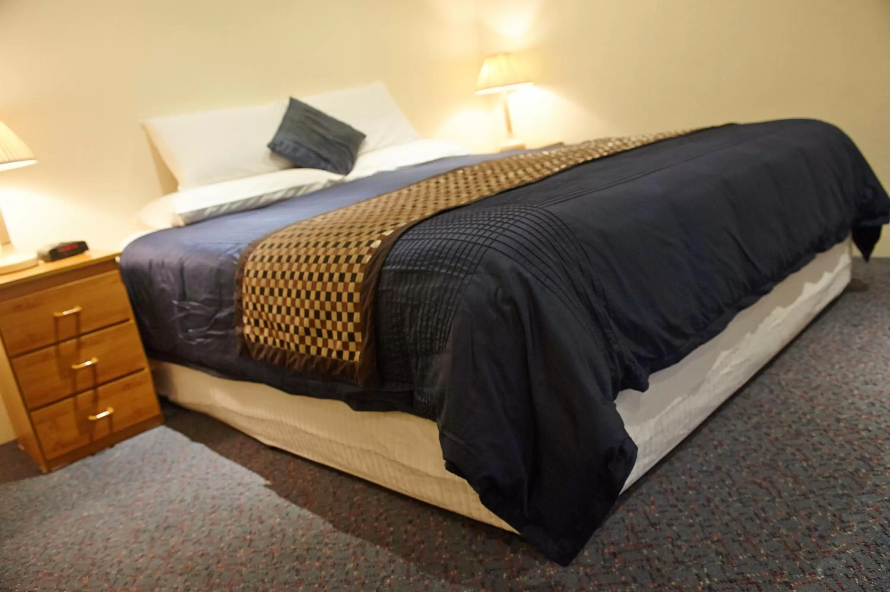 Shower, Bed in Motel Mount Gambier