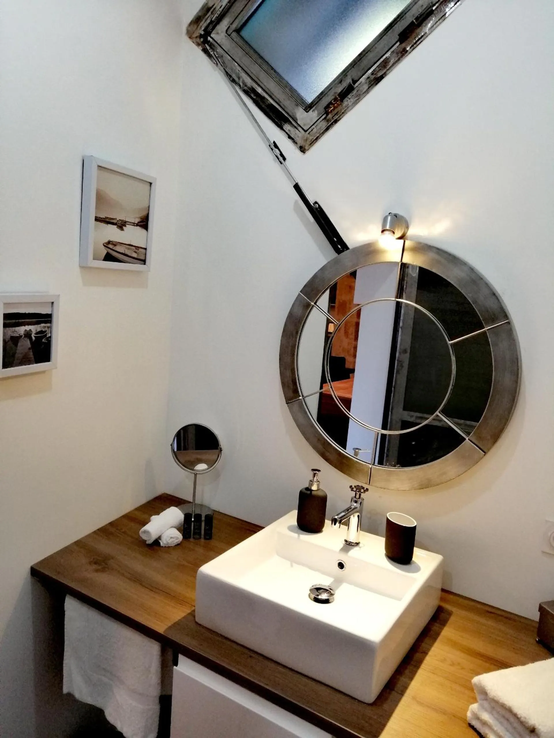 Bathroom in La Maison Grivolas Appartements et Maison d'hôtes